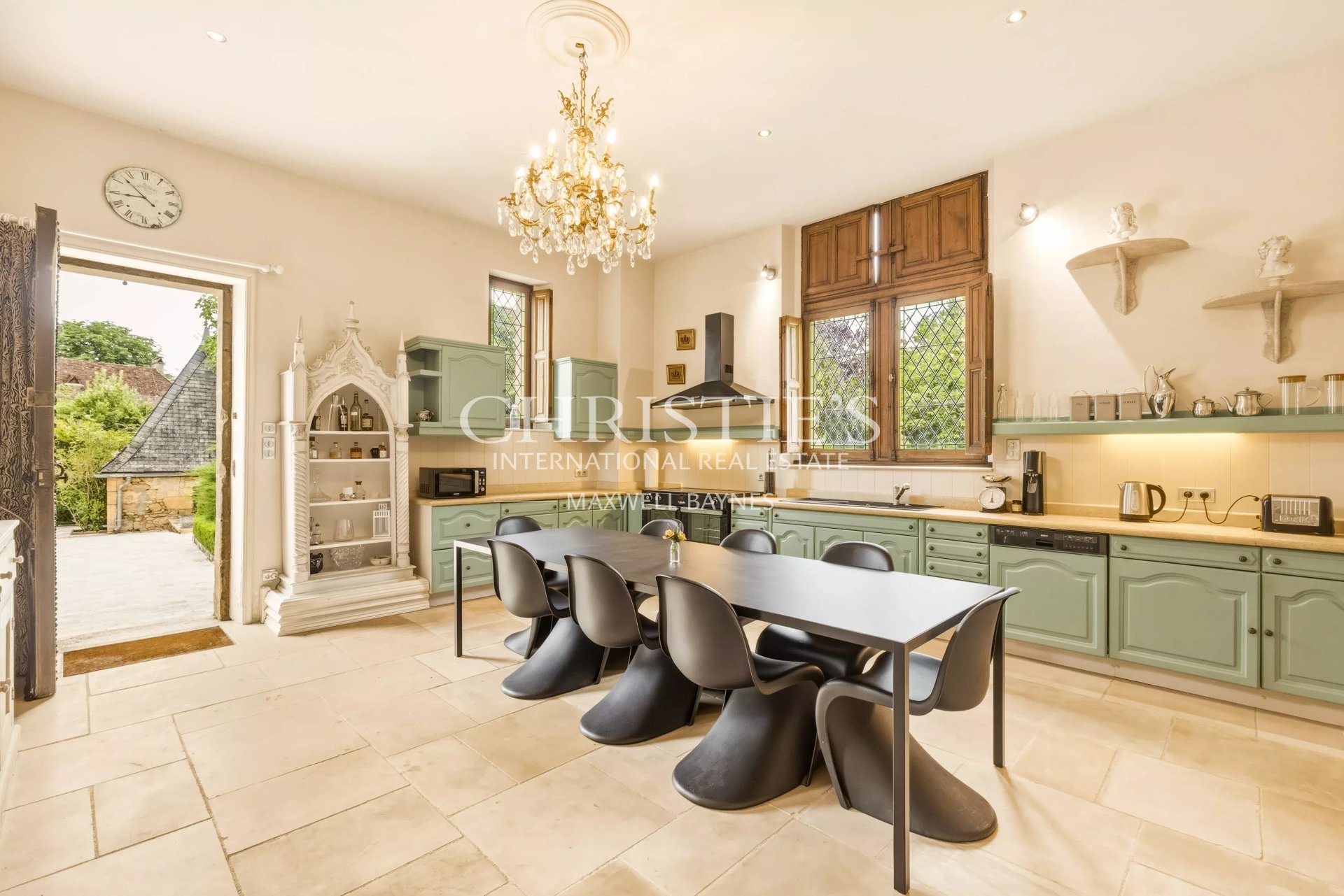 10 Bedroom Chateau's Image 10