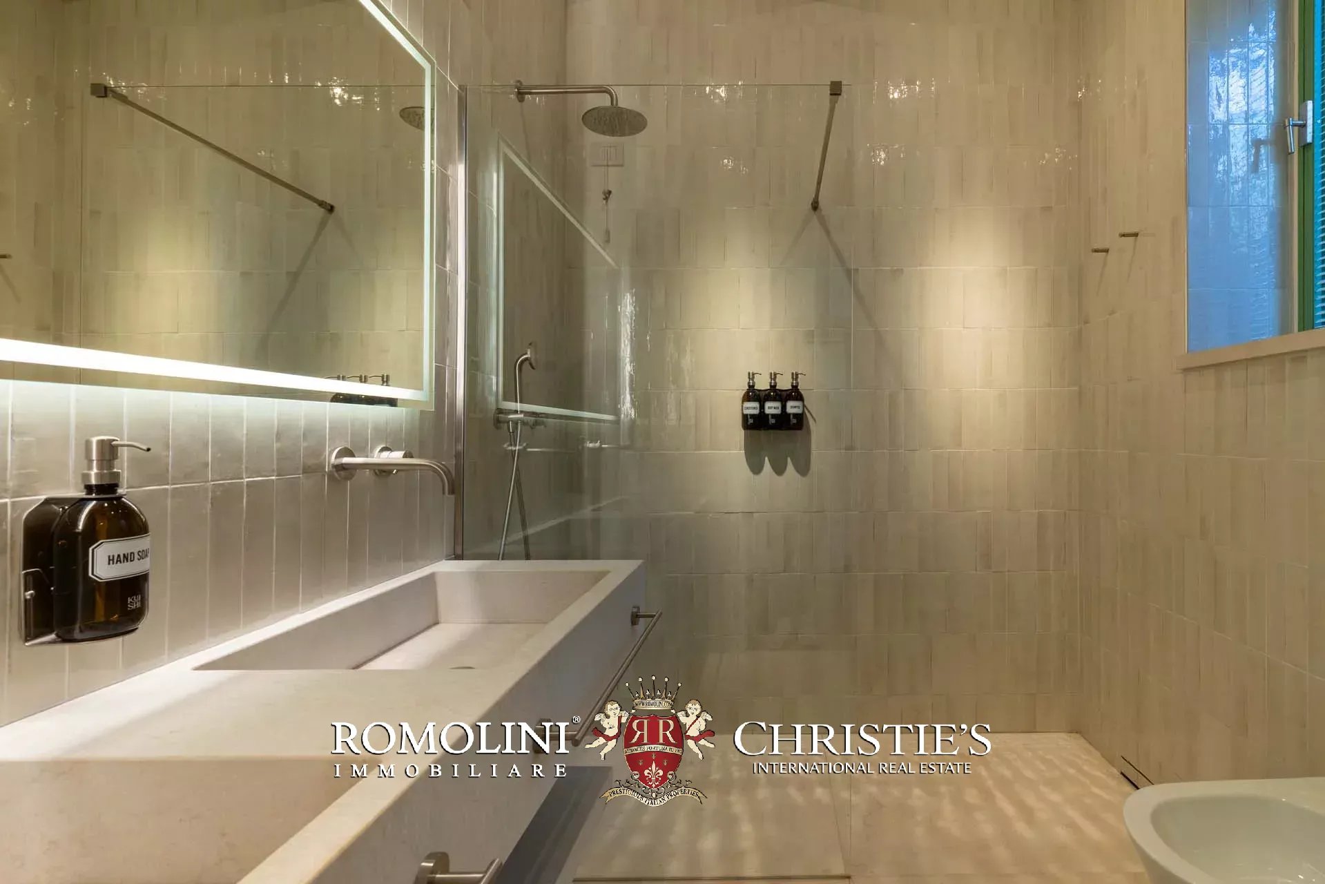 8 Bedroom Villa/Townhouse's Image 129