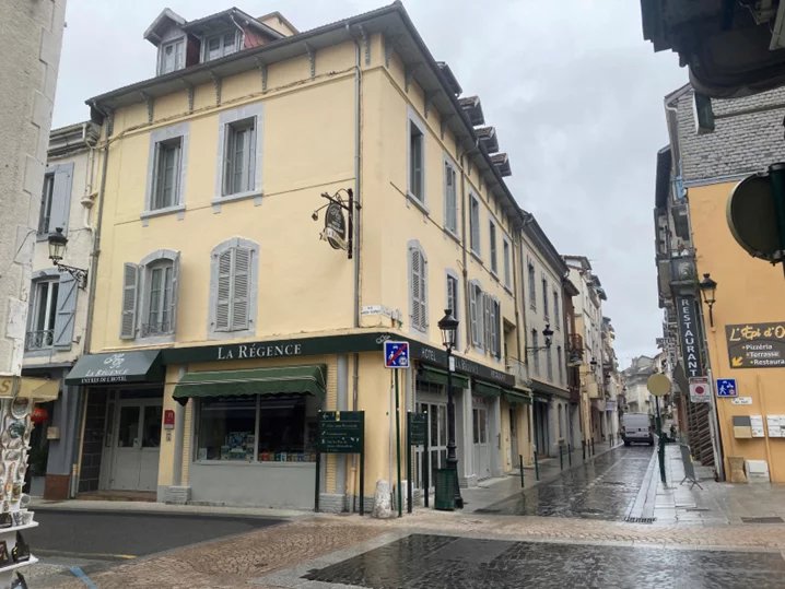 SPECIAL INVESTISSEUR! !mmeuble de 800 m2 environ au centre v