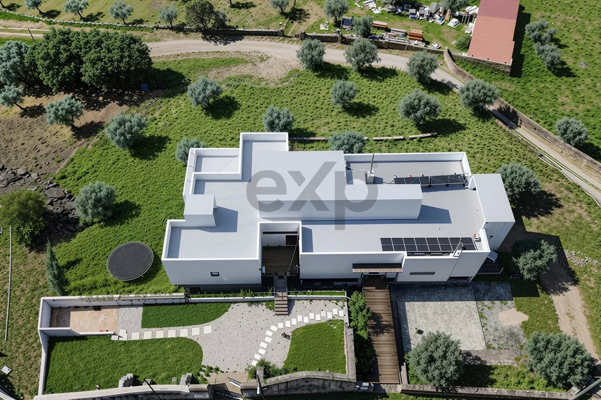 5-Bedroom Villa - Two Independent Homes, Swimming Pool, 2,565 m² Plot and Active Local Accommodation Licence 86873882 image 1