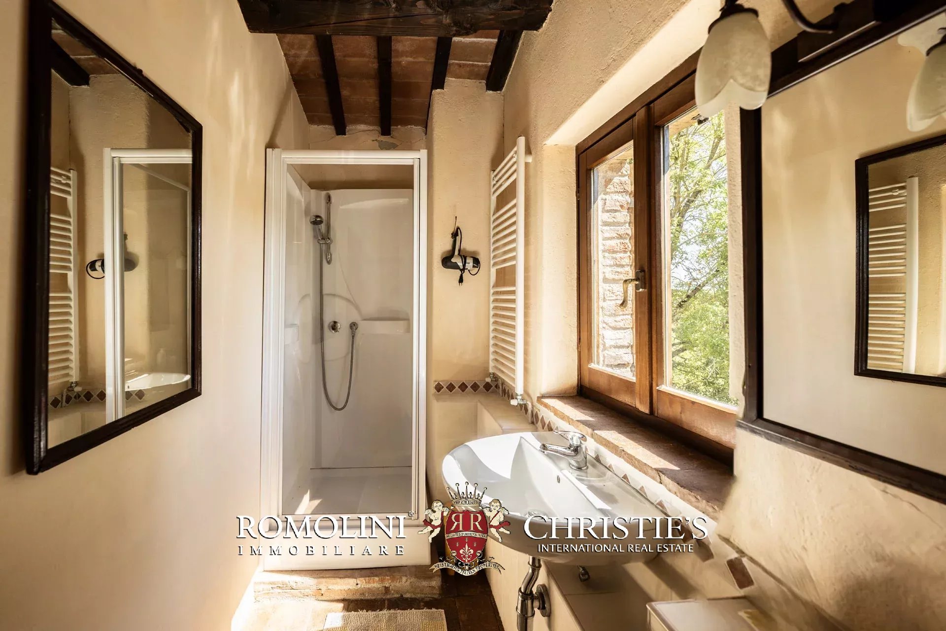 8 Bedroom Villa/Townhouse's Image 34
