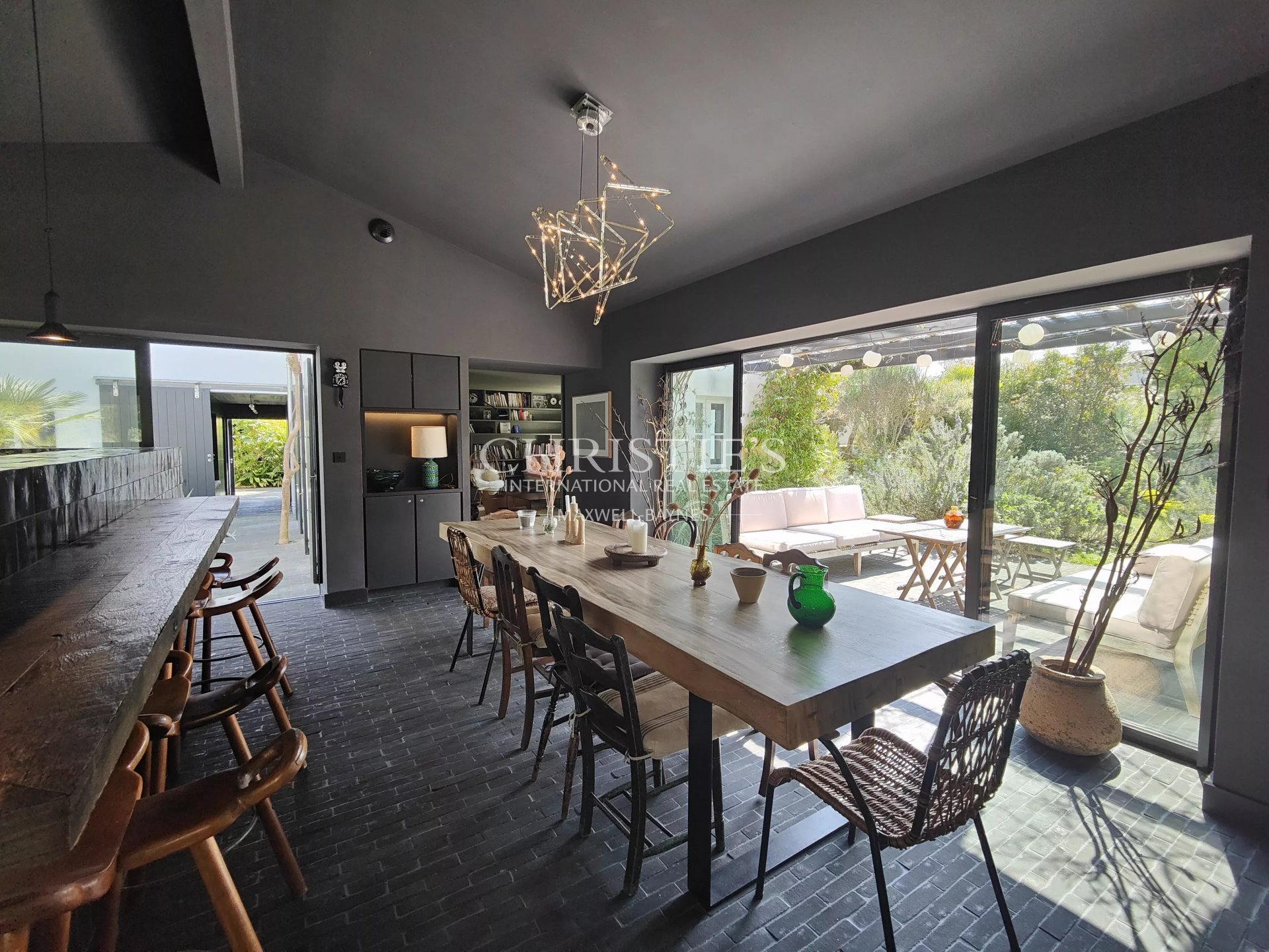 6 Bedroom Villa/Townhouse's Image 7