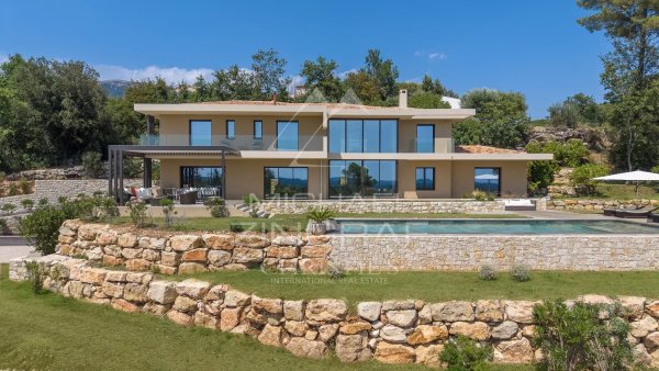 A Contemporary Architectural Masterpiece with Exceptional Panoramic Views — photo 2