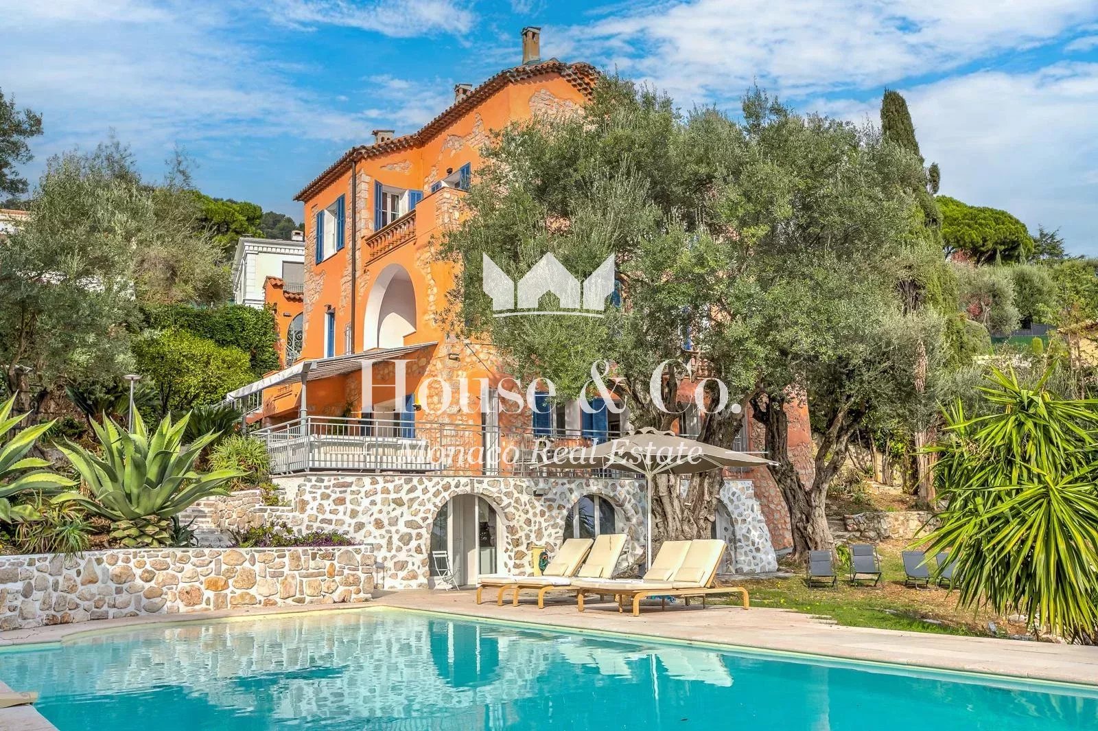 Villa charmante sur la Côte d’Azur : Une harmonie parfaite entre élégance moderne et charme provençal
