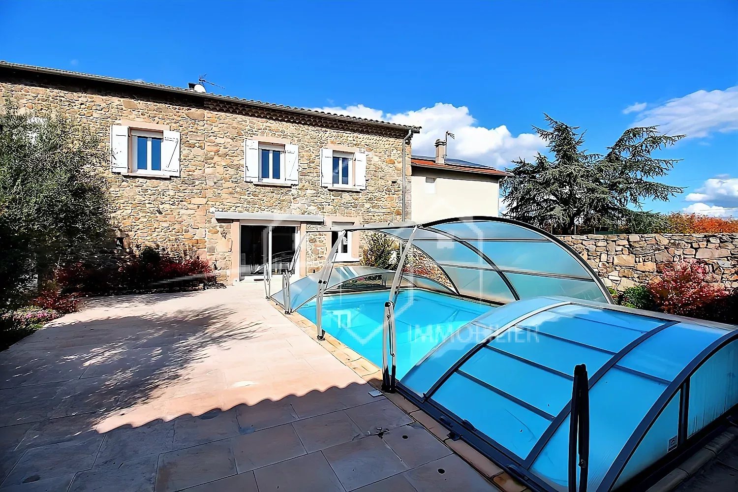 Maison en pierre 161 m² hab, 4 ch avec piscine