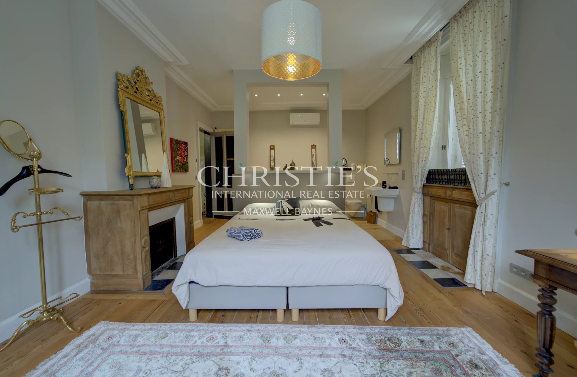 9 Bedroom Chateau's Image 19