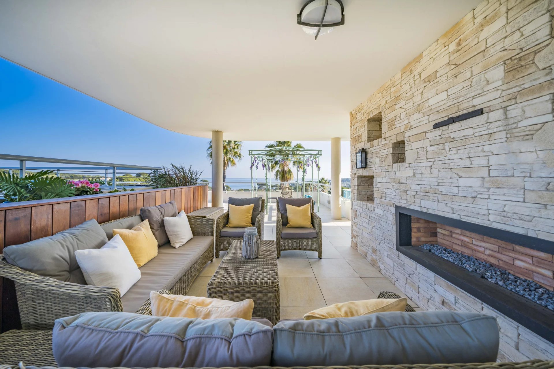 Qlistings - 3 Bedrooms - Apartment - Alpes-Maritimes - For Sale - 9915 Property Image