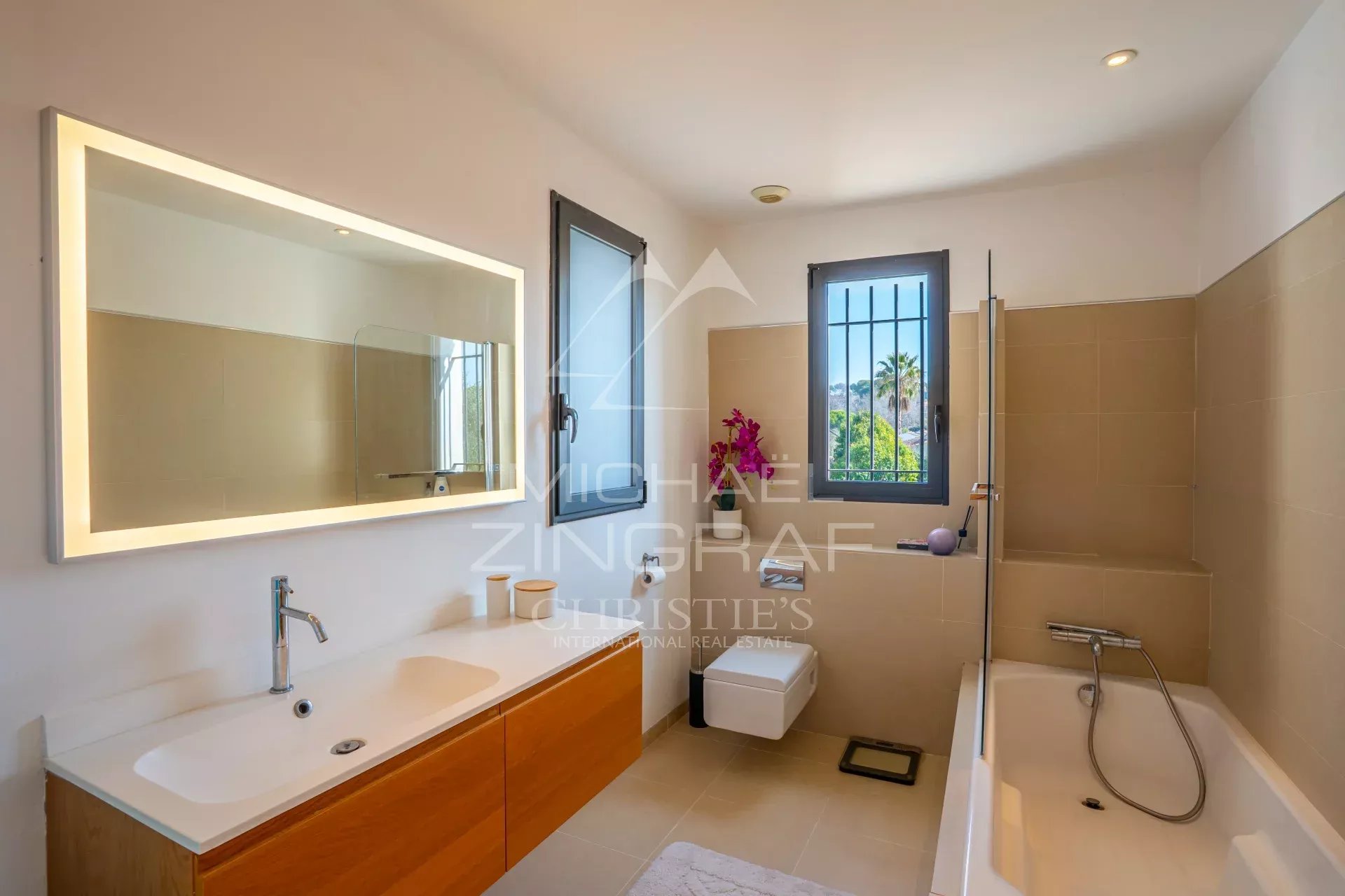 6 Bedroom Villa/Townhouse's Image 7