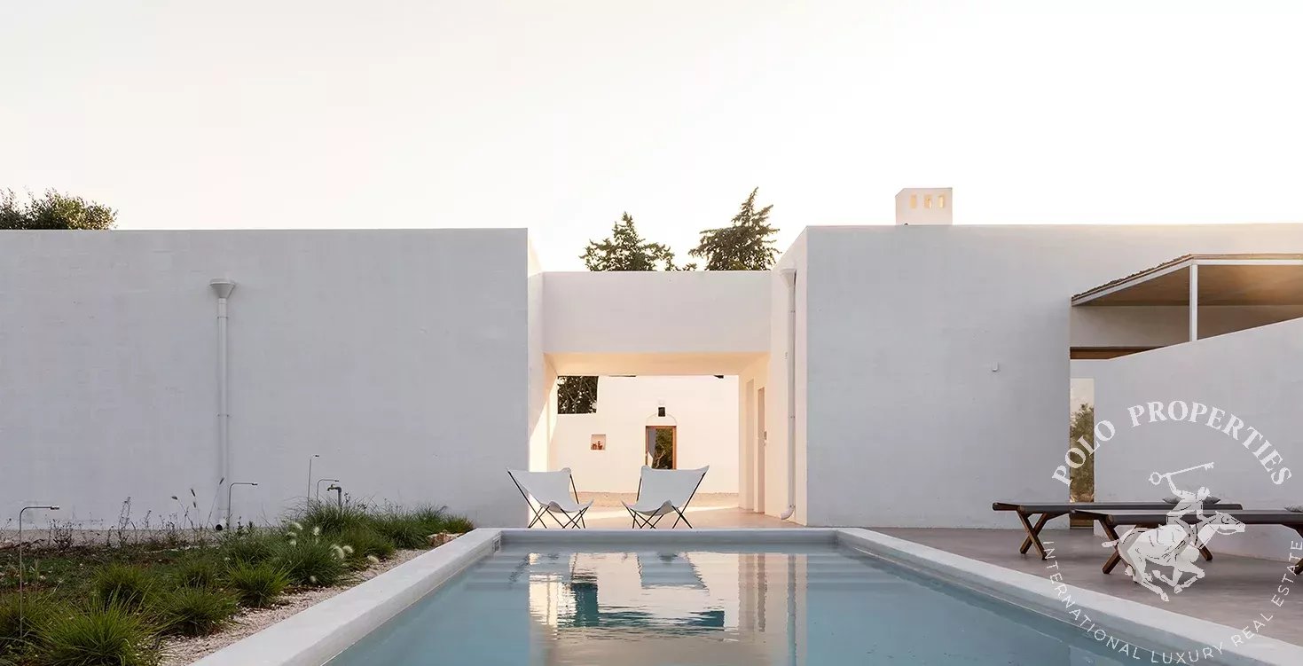 LUXURY VILLA