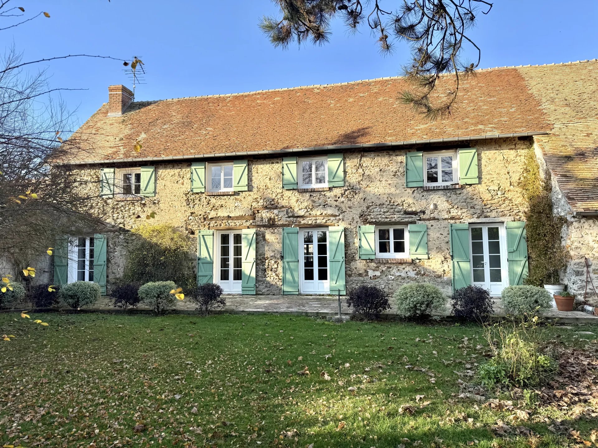 Maison F7 de 190 m² avec garage et dépendance
