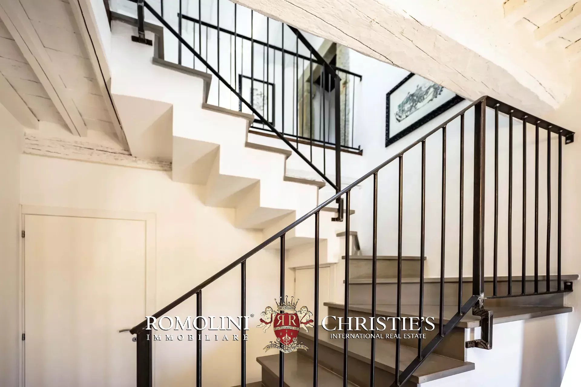6 Bedroom Villa/Townhouse's Image 37