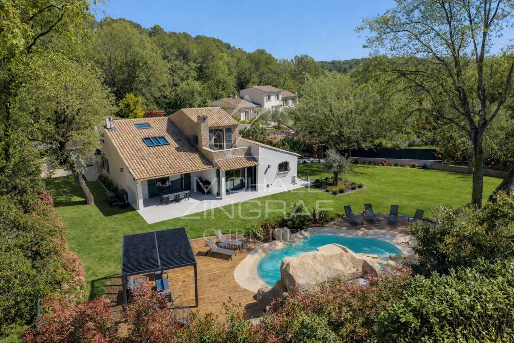 Villa for sale in Roquefort-les-pins — 4-Bedroom Villa in Roquefort-Les-Pins