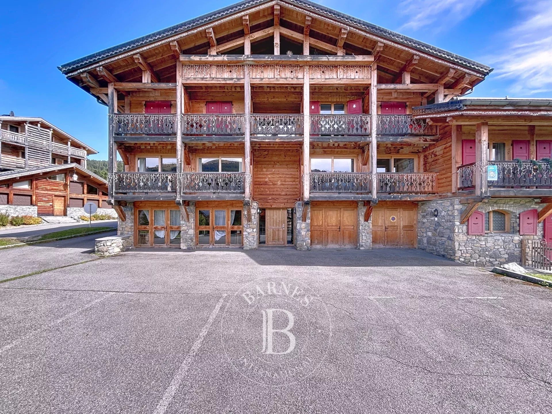 Photo of Les Gets – Ski-in/Ski-out property with 3 units