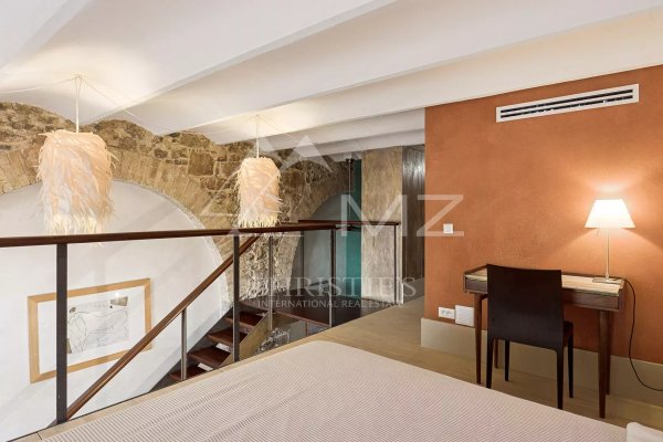 In the district of Petit Juas, loft combining historical charm and comfort — photo 7