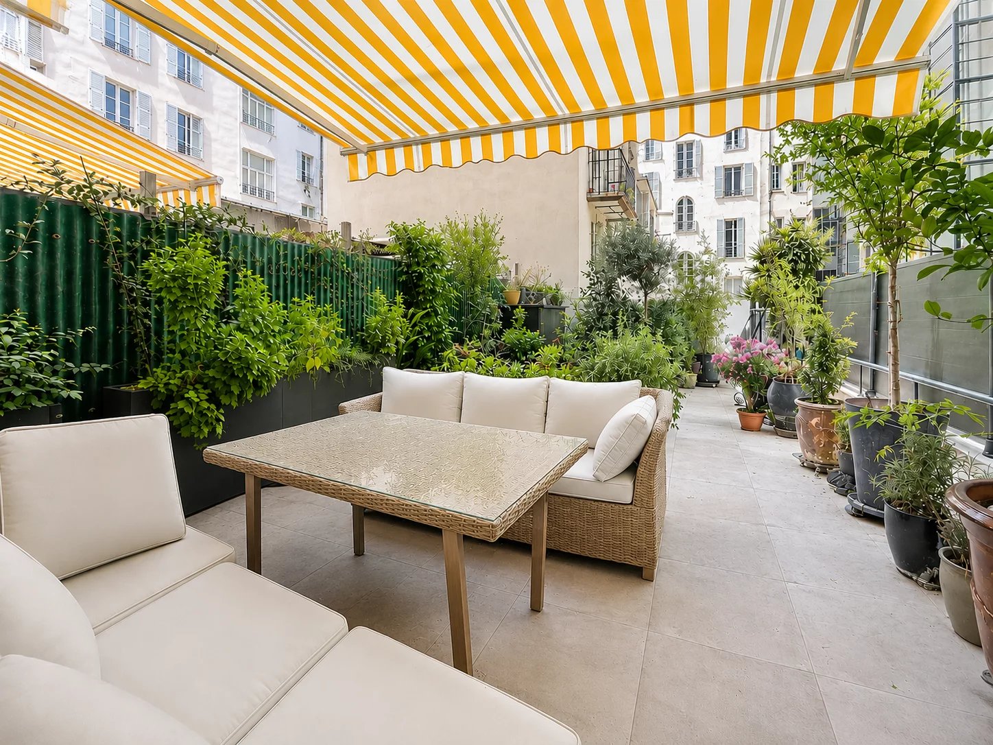 Nice Centre – Élégant 2 pièces entièrement rénové avec terrasse de 41 m²