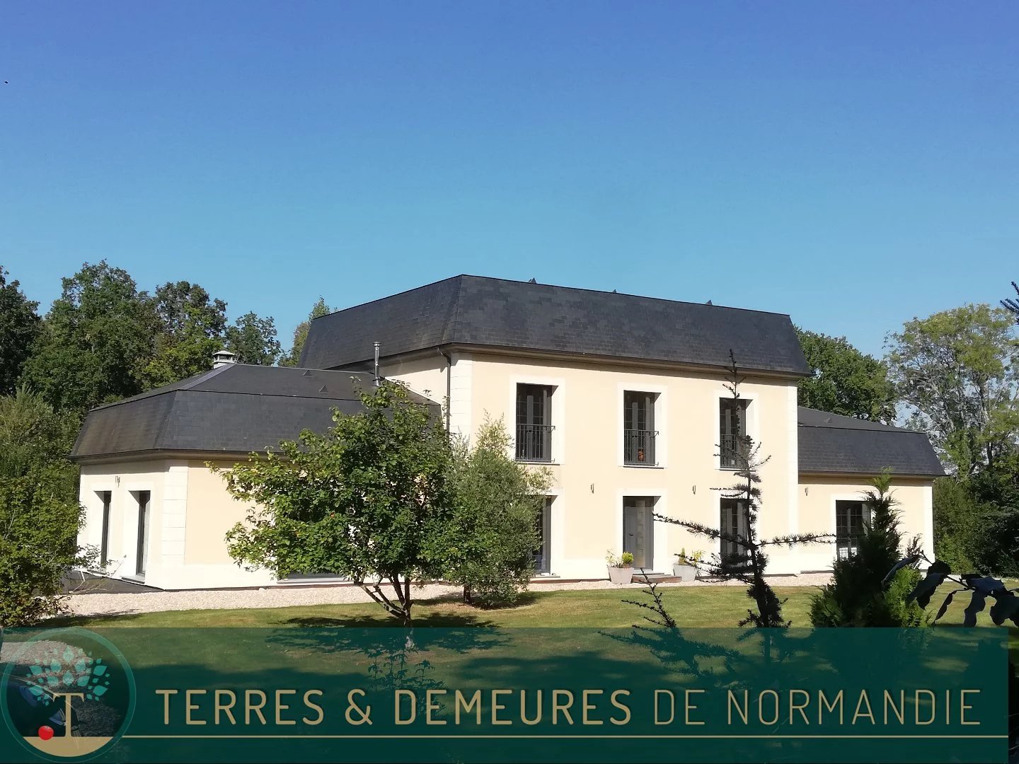 LE NEUBOURG (27110), BELLE ET GRANDE DEMEURE DE 350 M² HABITABLE, JARDIN DE 4120 M² ET GRAND GARAGE A PROXIMITE IMMEDIATE DU GOLF DU CHAMP DE BATAILLE.