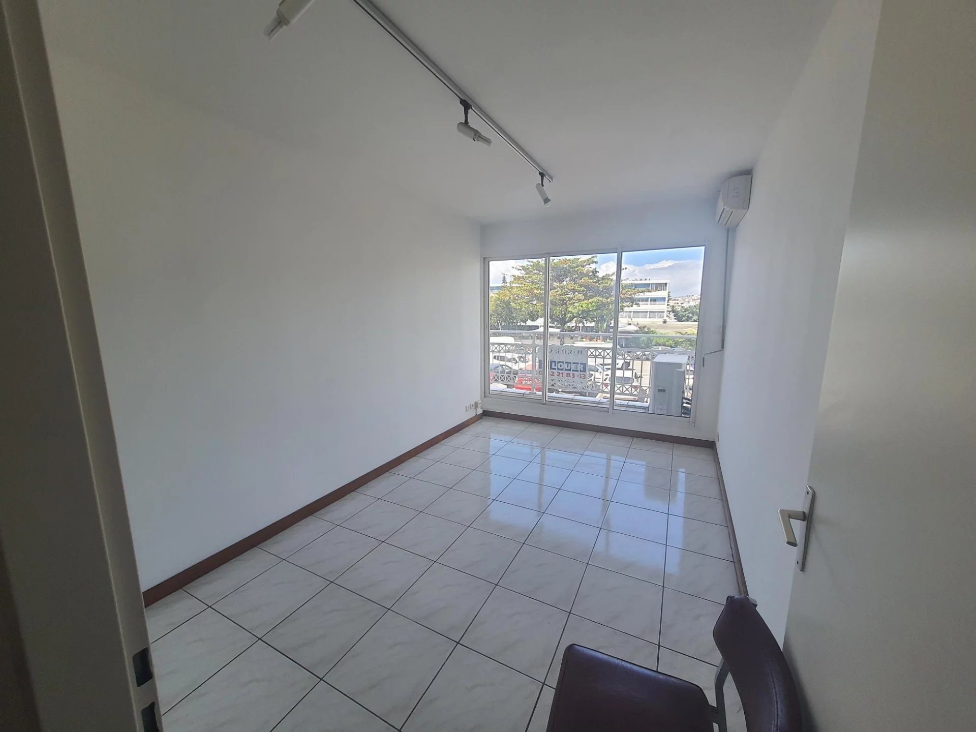 Rental Local Saint-Denis