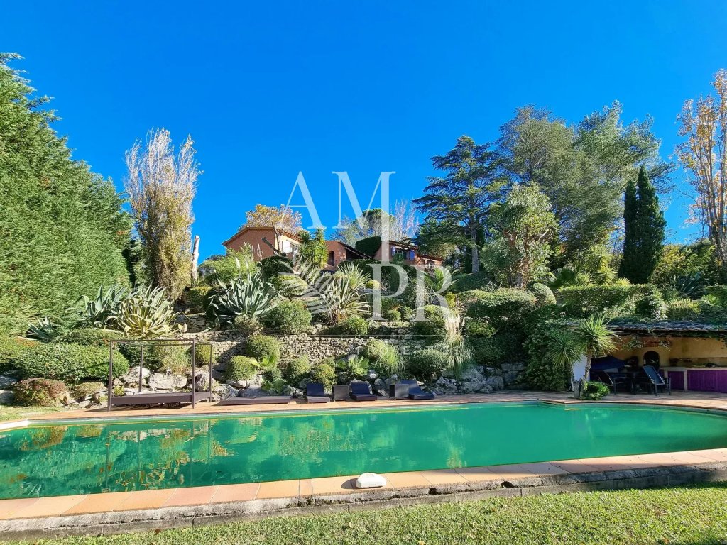 Villa for sale in Mandelieu — Provencal Villa with Panoramic View on the Massif de L'Estérel and the Golf De Barbossi
