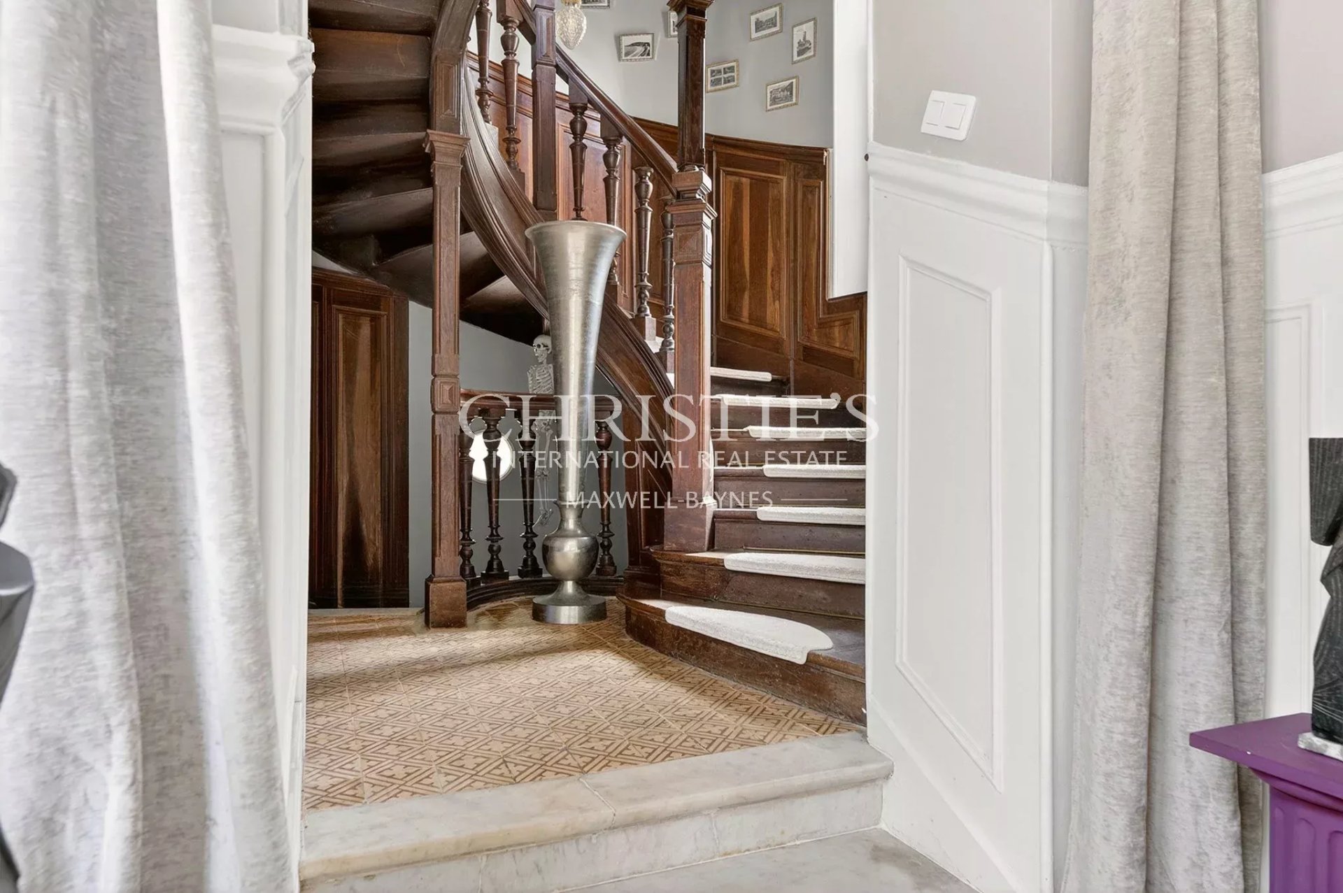 9 Bedroom Chateau's Image 46