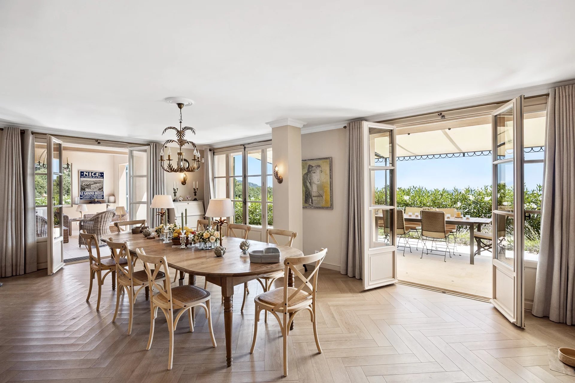 Villa familiale avec vue panoramique dans un domaine résidentiel