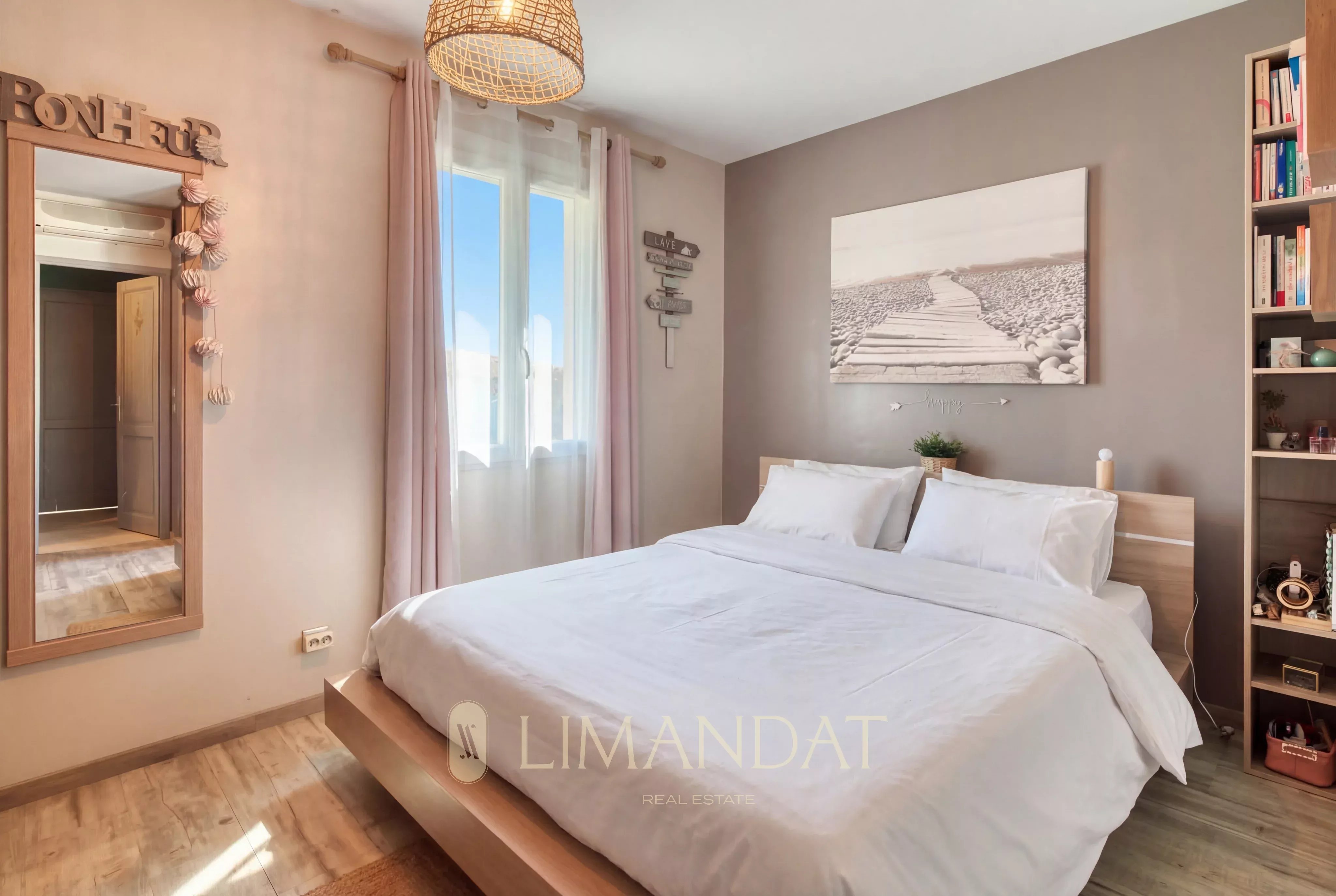 Nice Crémat – Renovated single-story villa with a pool in the hills of Nice