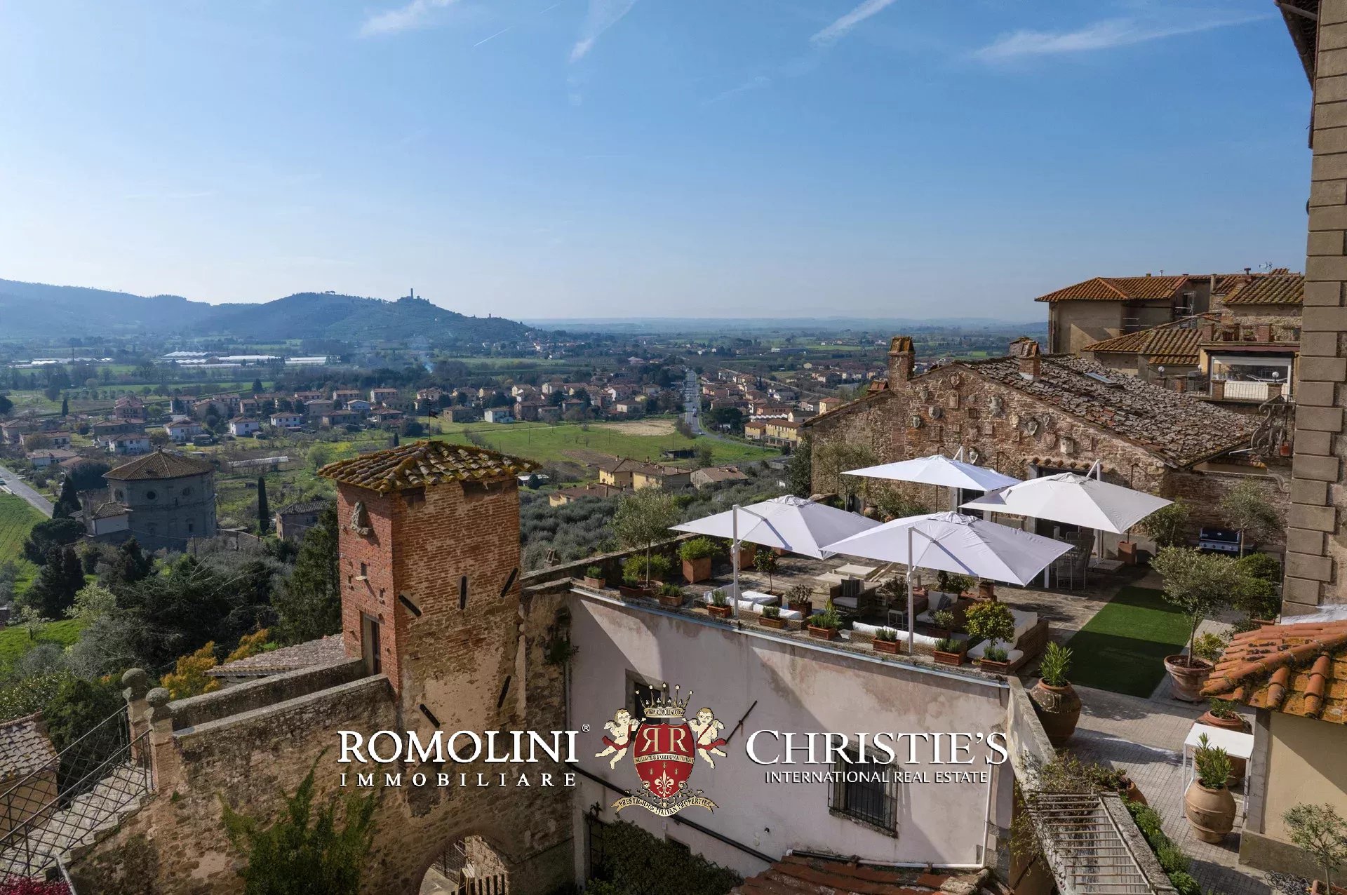  ELEGANTE APPARTAMENTO CON TERRAZZA PANORAMICA IN VENDITA A CASTIGLION FIORENTINO, TOSCANA