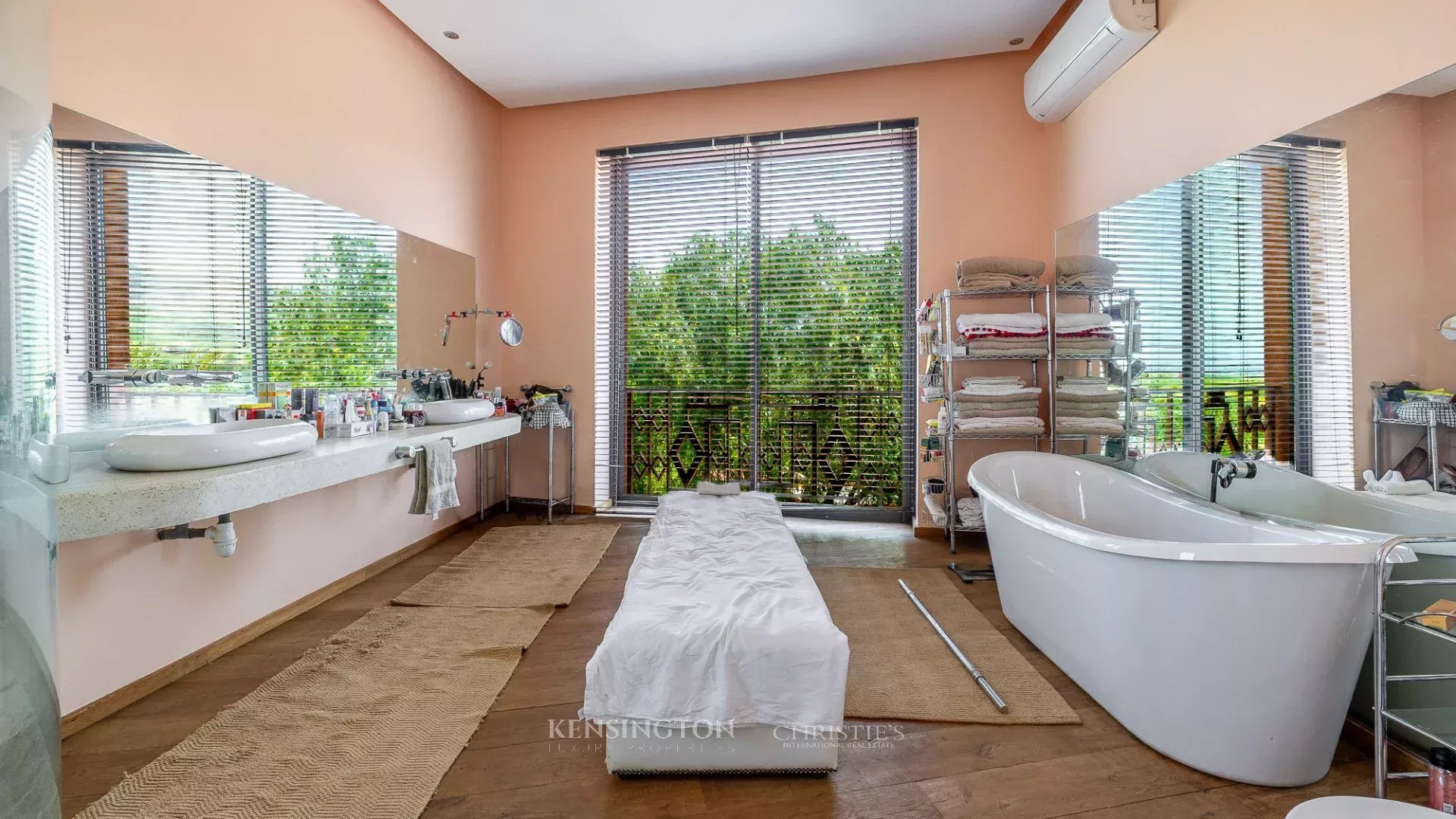 9 Bedroom Villa/Townhouse's Image 63