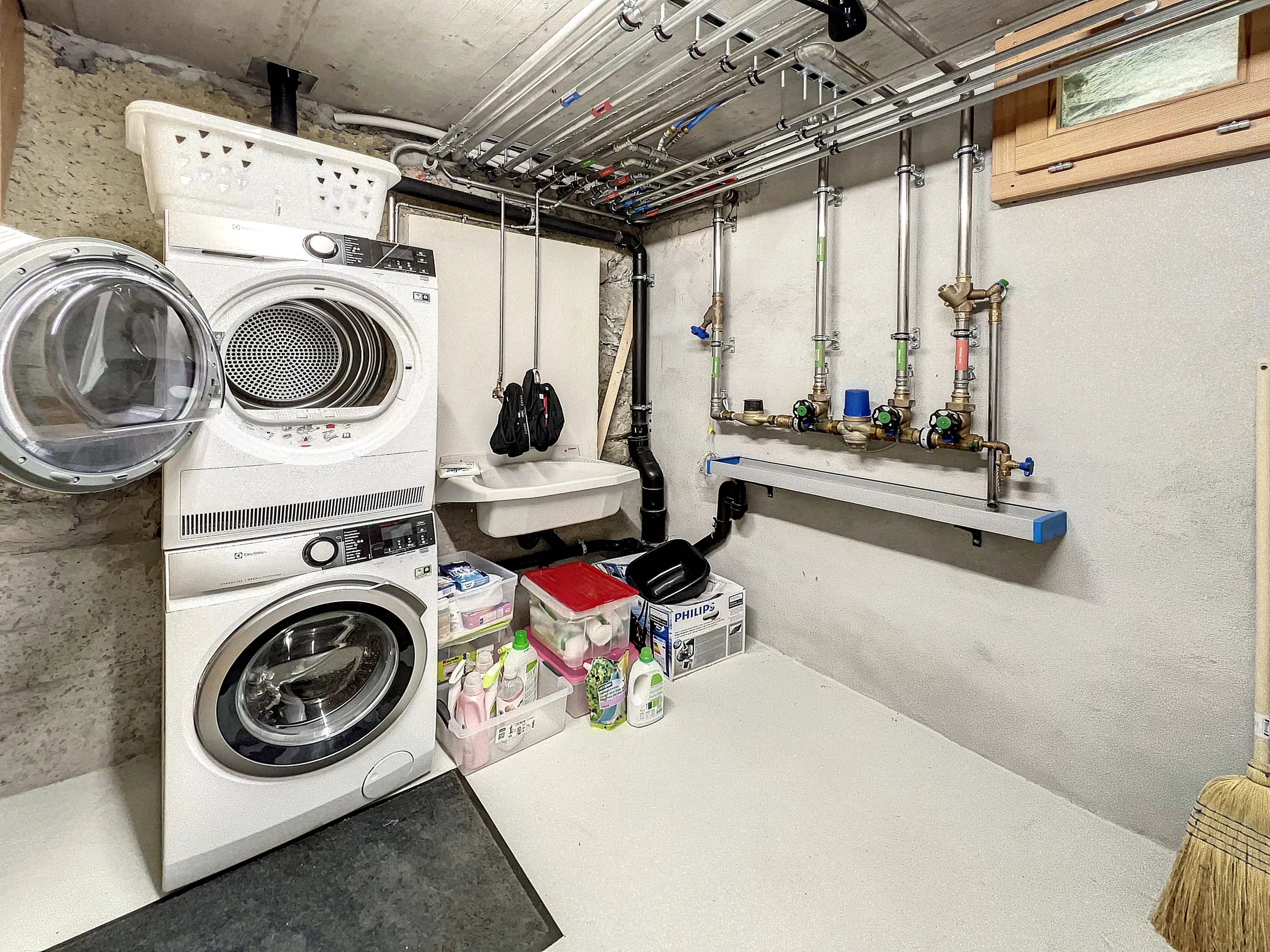 Domaine exceptionnel et exclusif entièrement rénové au coeur des Alpes Valaisannes