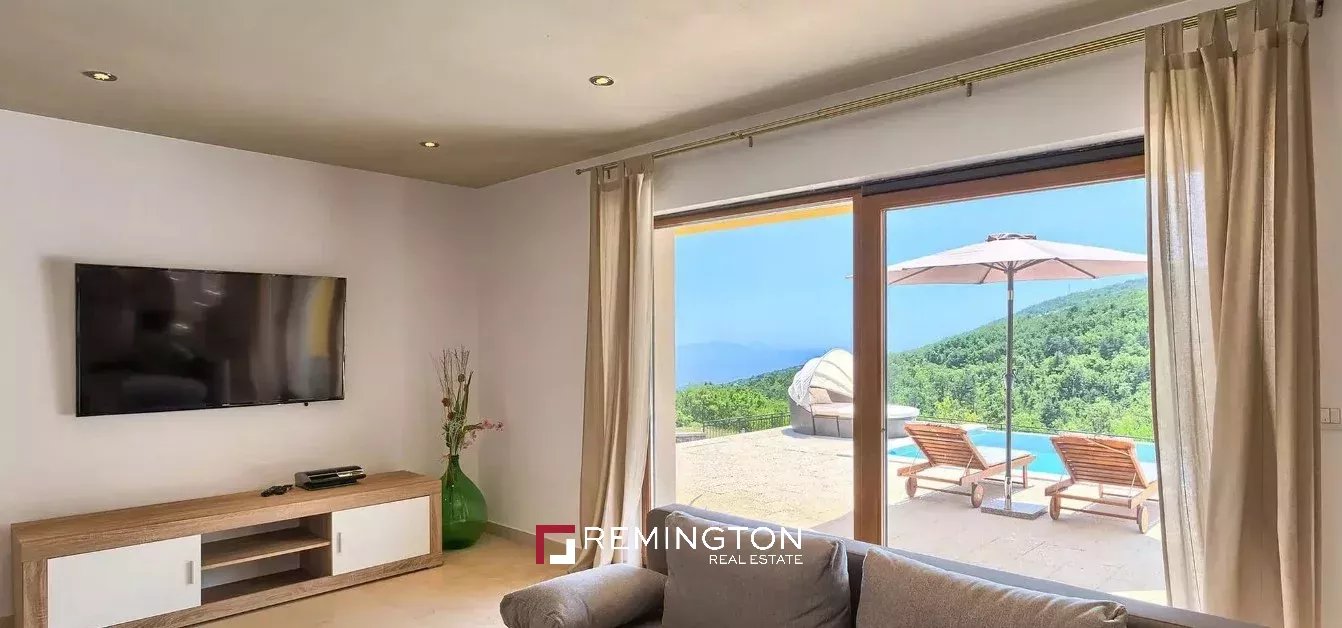 4 Bedroom Villa/Townhouse's Image 15