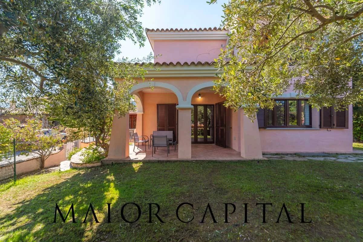 San Teodoro | Lu Fraili | Villa indipendente con giardino e vista mare