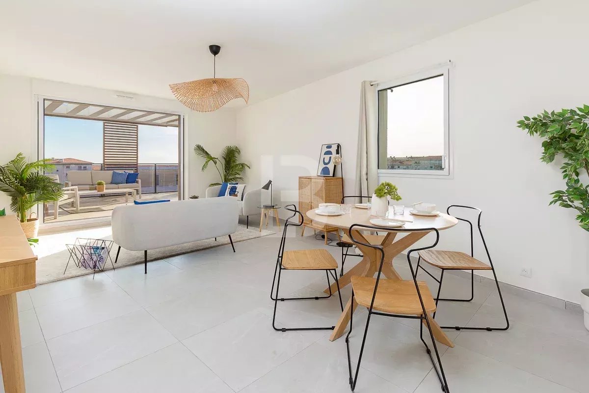 A vendre 3 pièces en dernier étage avec vue mer