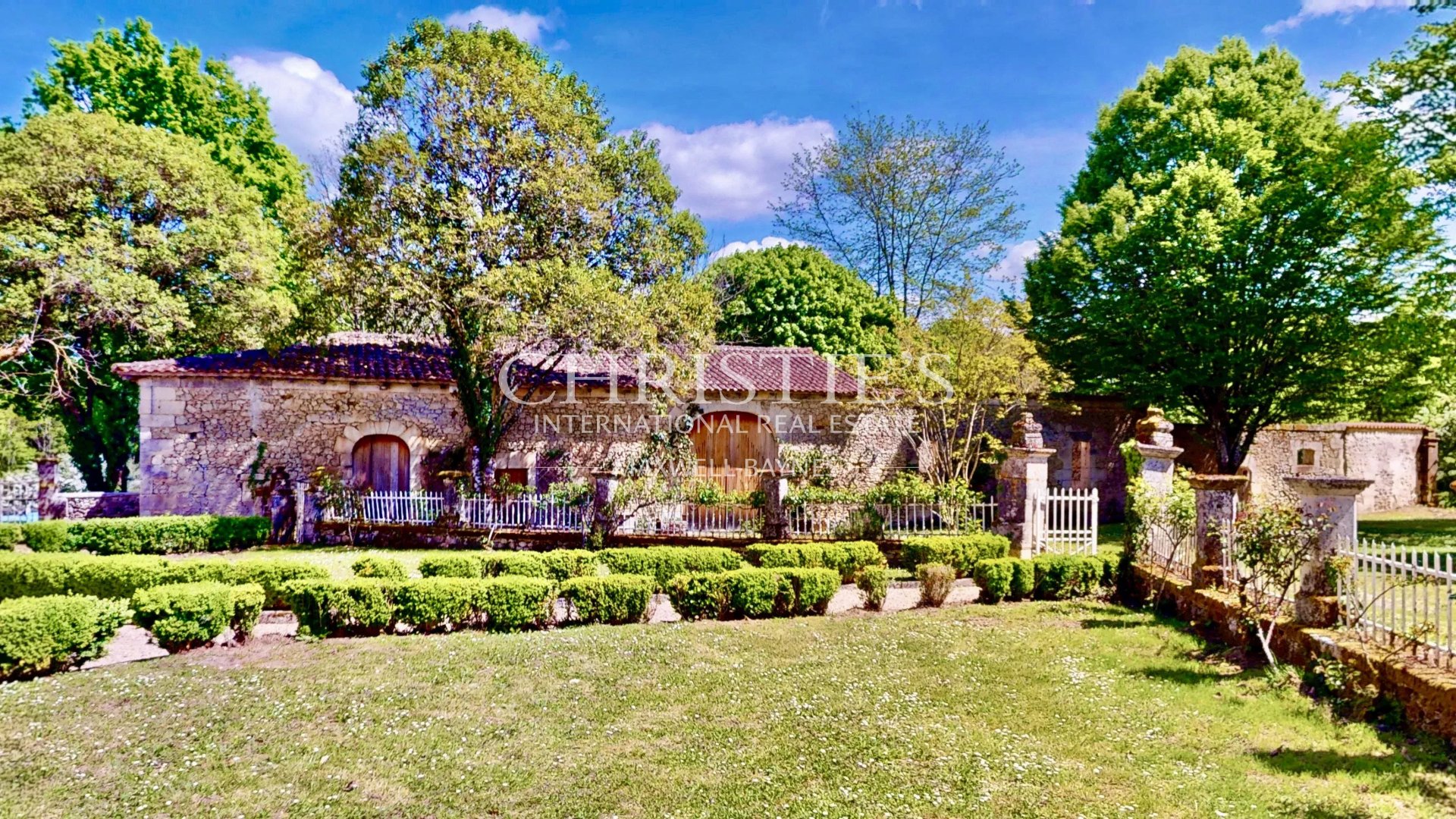 6 Bedroom Chateau's Image 26
