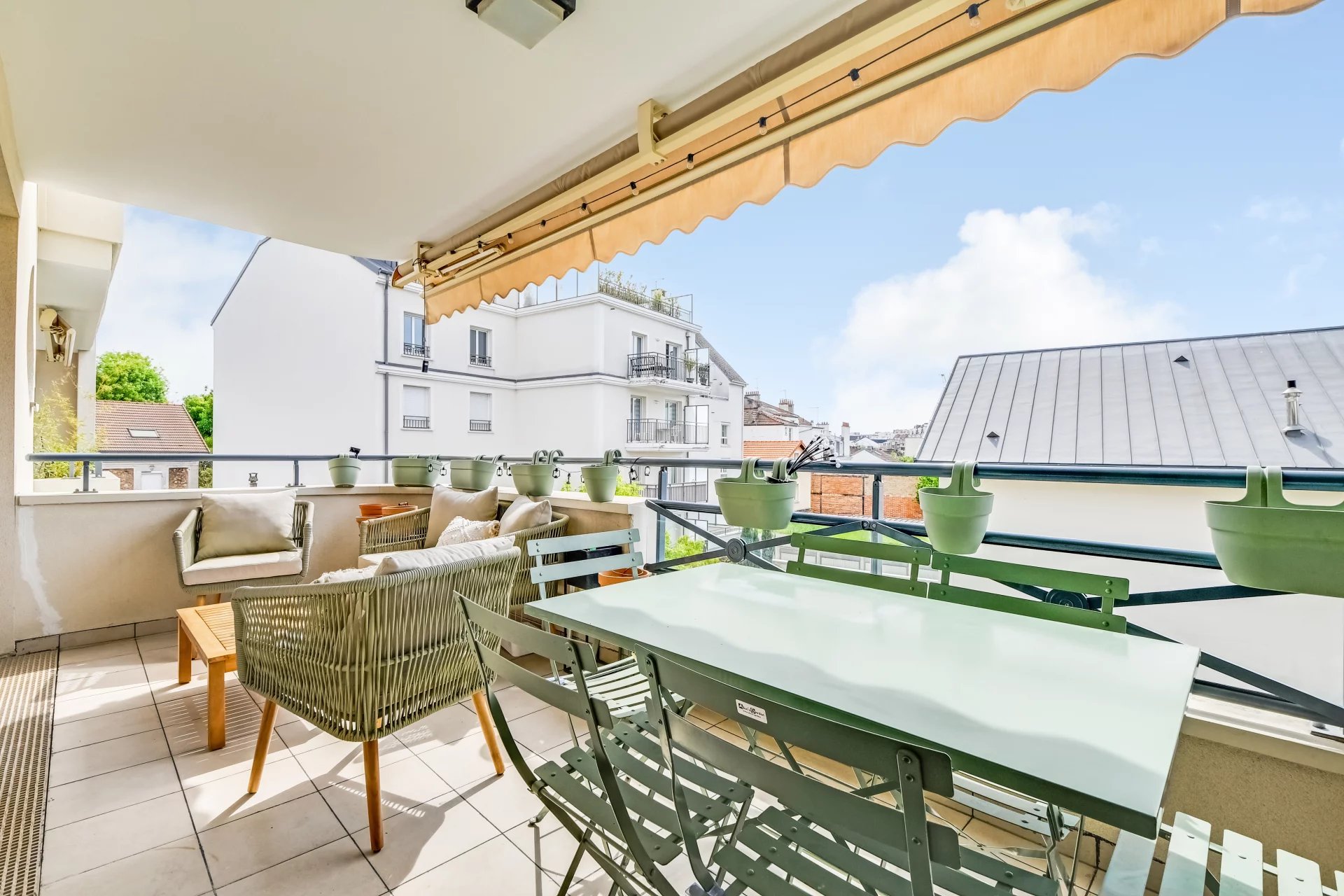 CENTRE VILLE - APPARTEMENT DE 2 PIECES AVEC TERRASSE, CAVE ET BO - Image Array
