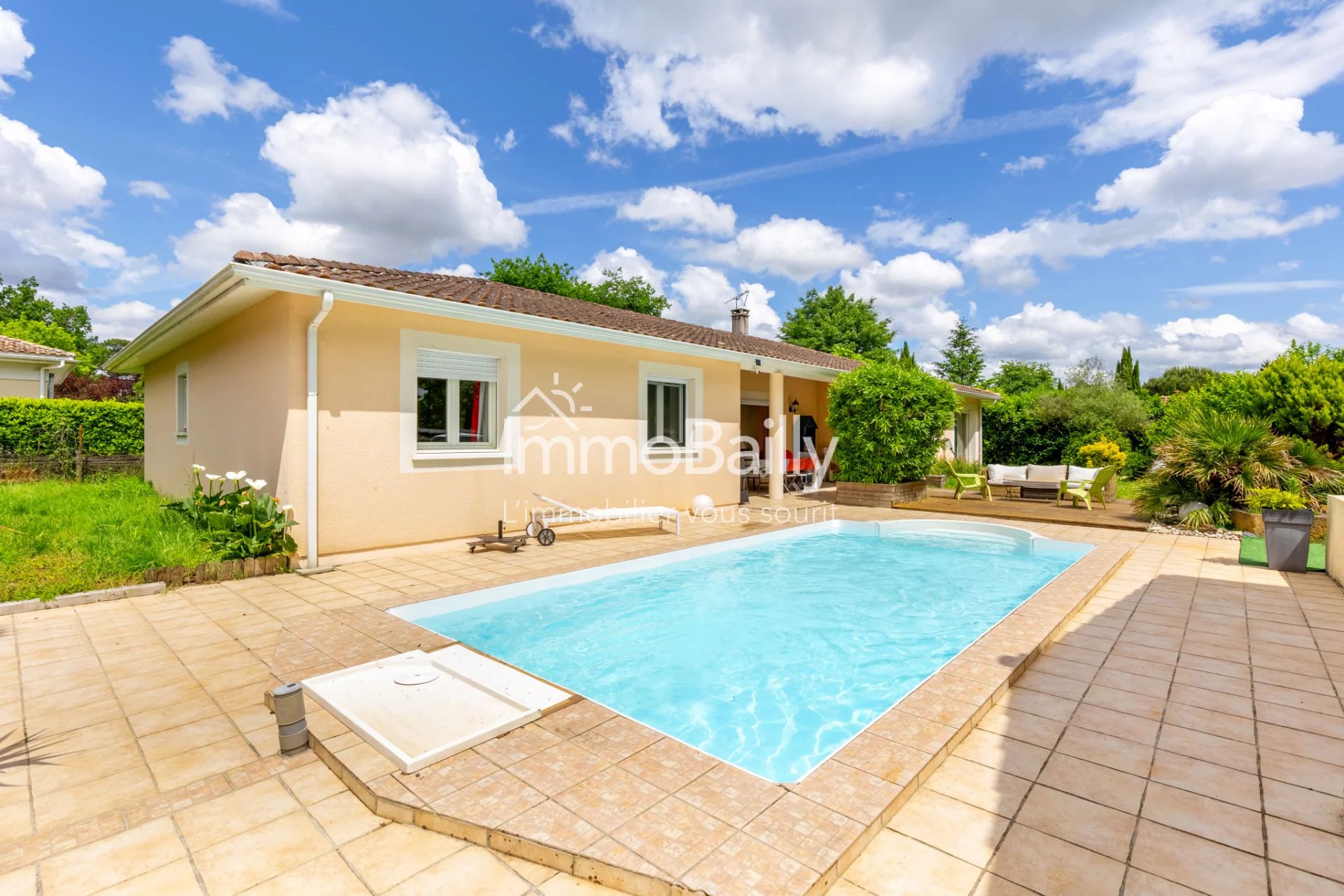 MAISON 6 CHAMBRES PISCINE GARAGE DOUBLE