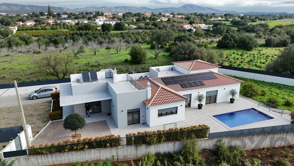 Moradia T4 com Piscina