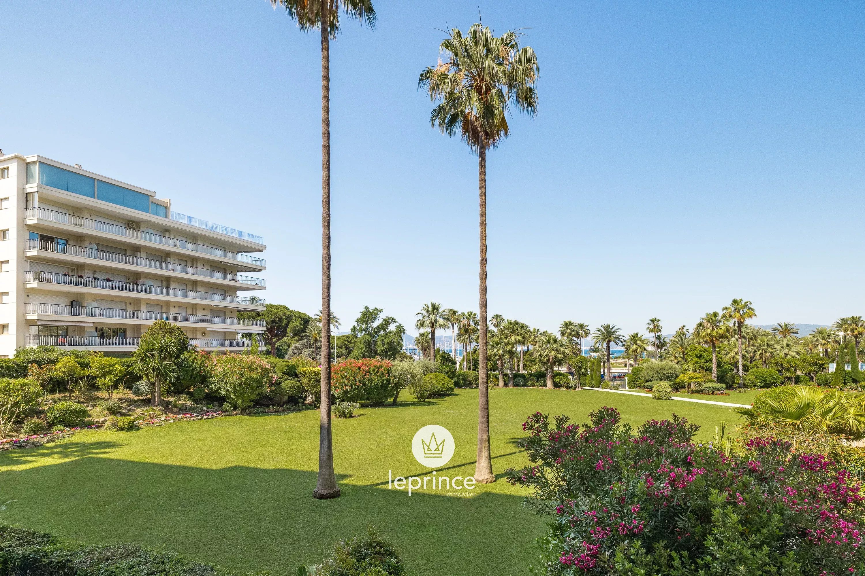Cannes Pointe Croisette – 5-Room Dual-Aspect Apartment – Terrace – Cellar and Garage