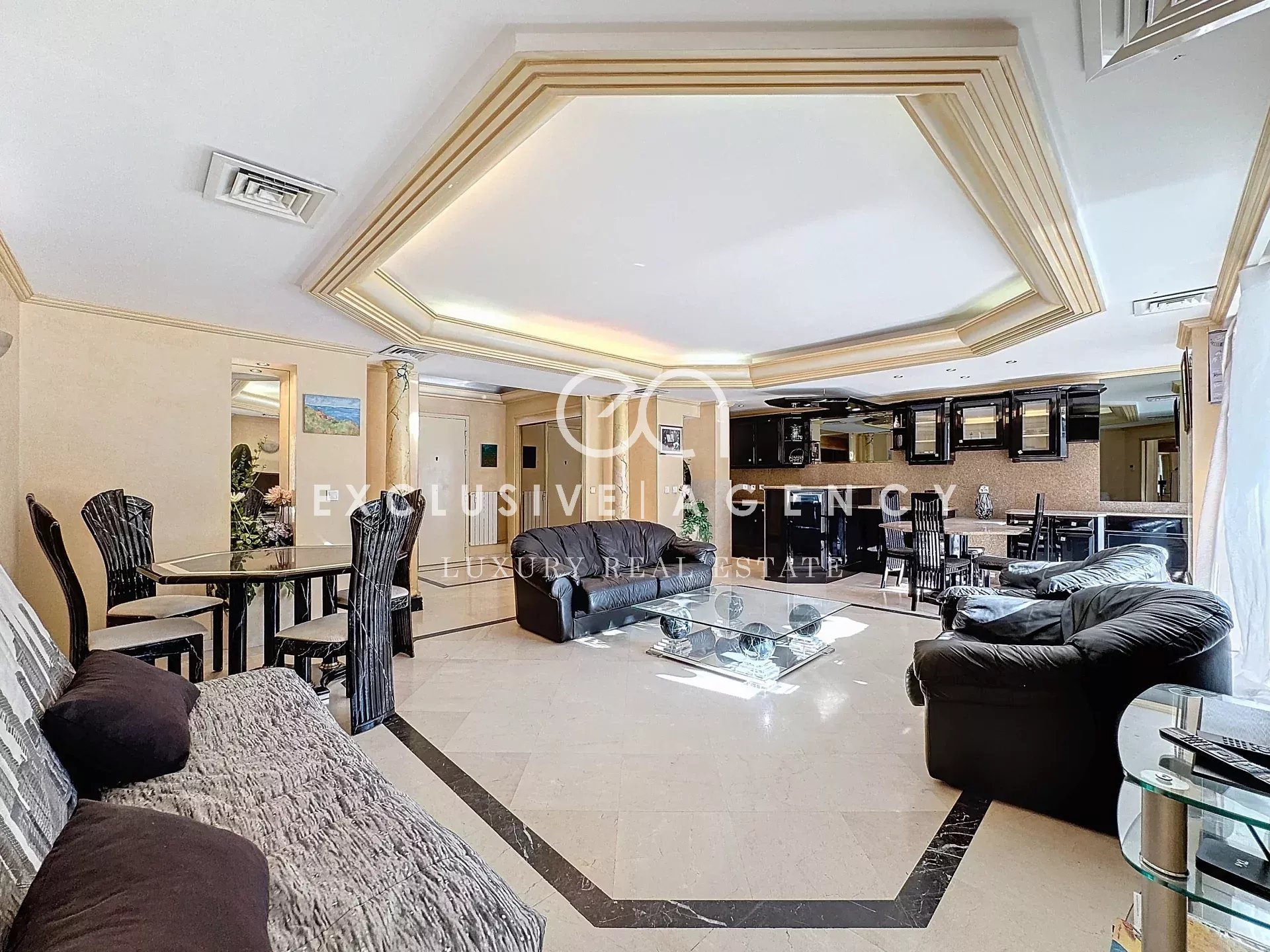 Cannes Banane: 4-room apartment, 105 m², on a high floor with terrace, parking, and cellar
