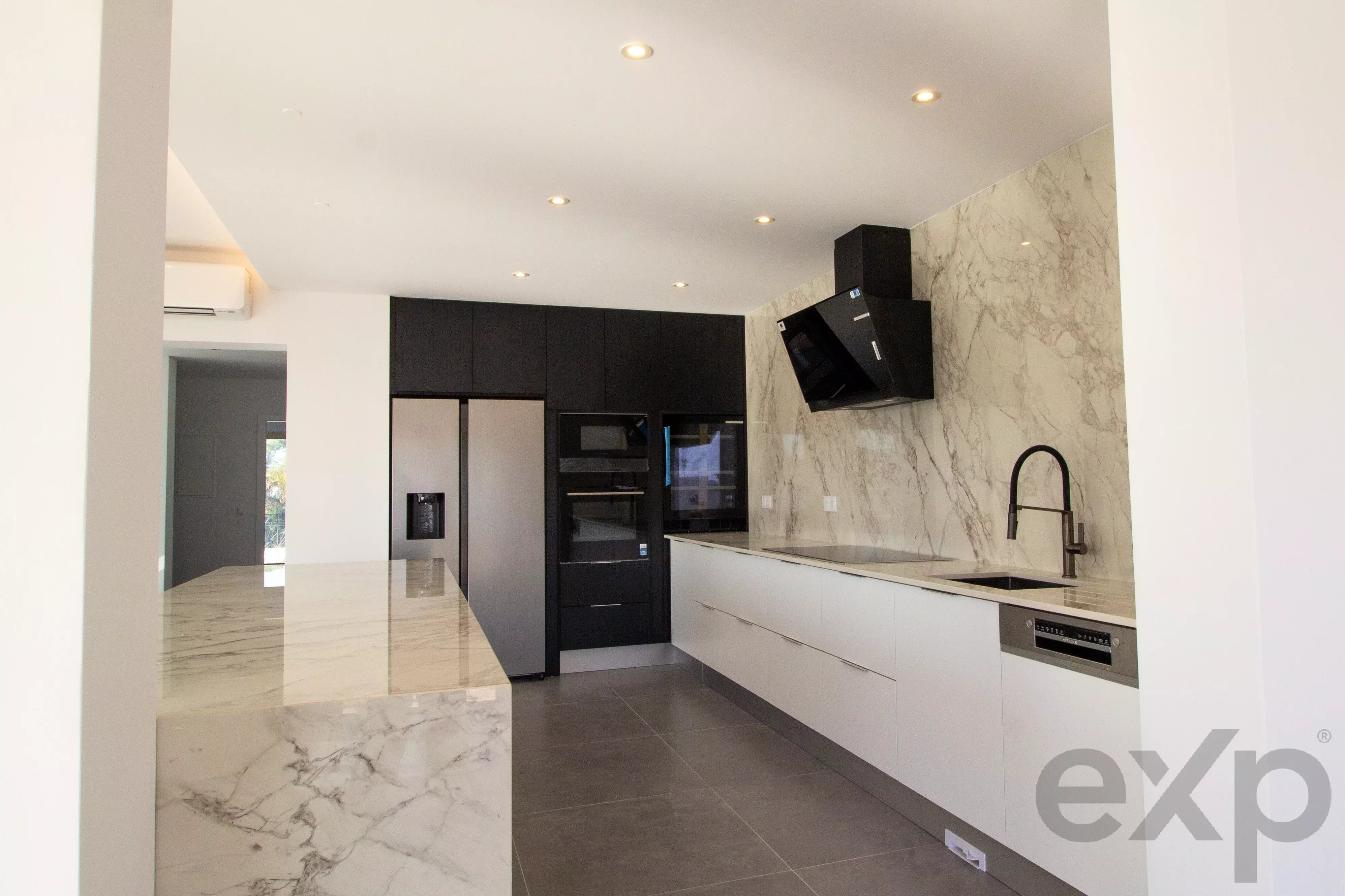 Luxury Contemporary Home with Sea View in Ferragudo 87049638 image 17
