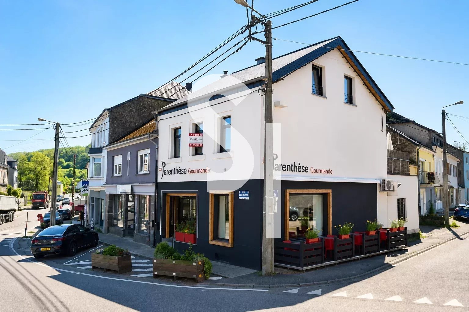 IMMEUBLE MIXTE RÉNOVÉ – COMMERCE + TRIPLEX RÉSIDENTIEL – OPPORTUNITÉ D’INVESTISSEMENT