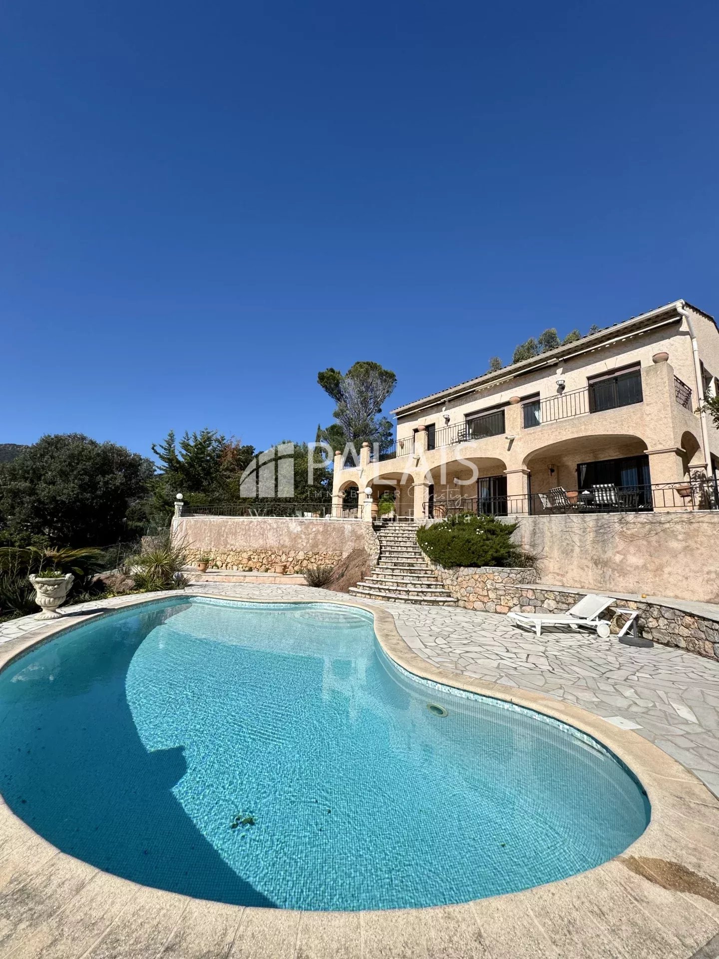 Agence immobilière de 