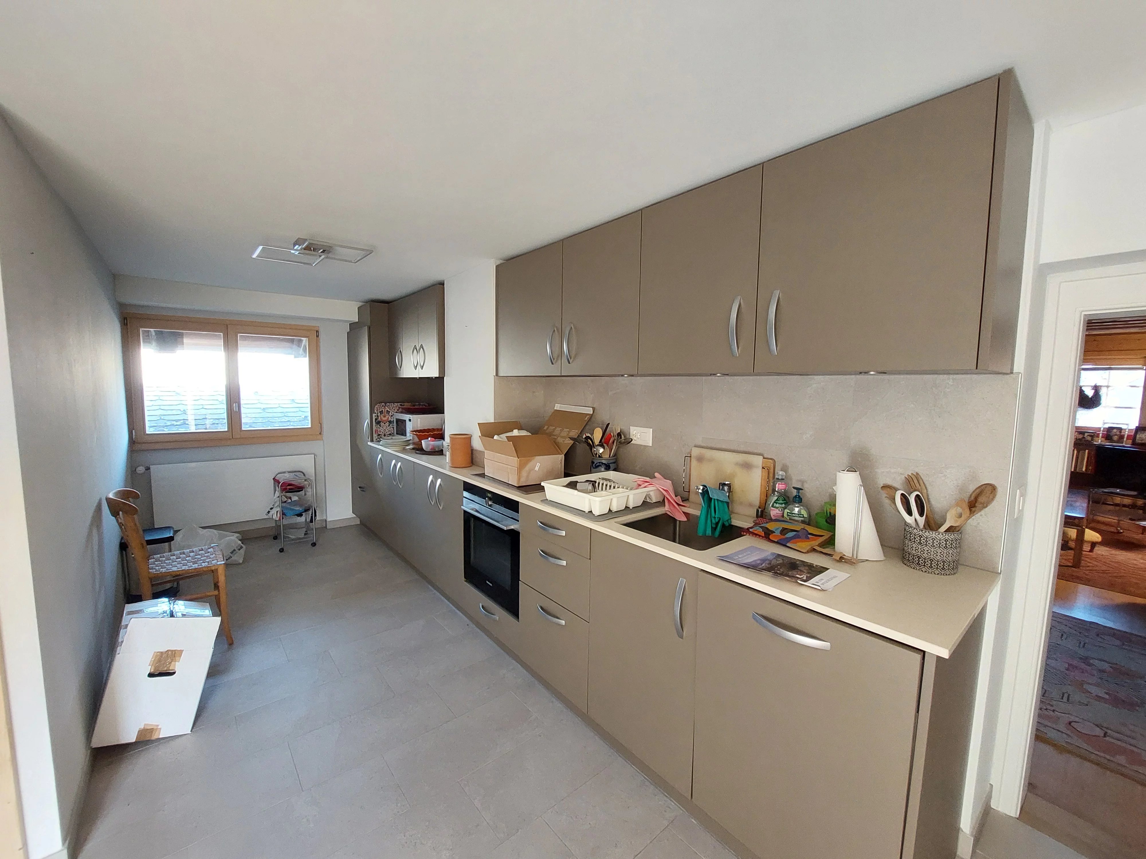 Charmant appartement partiellement rénové au coeur du village de Lens - Photo 2