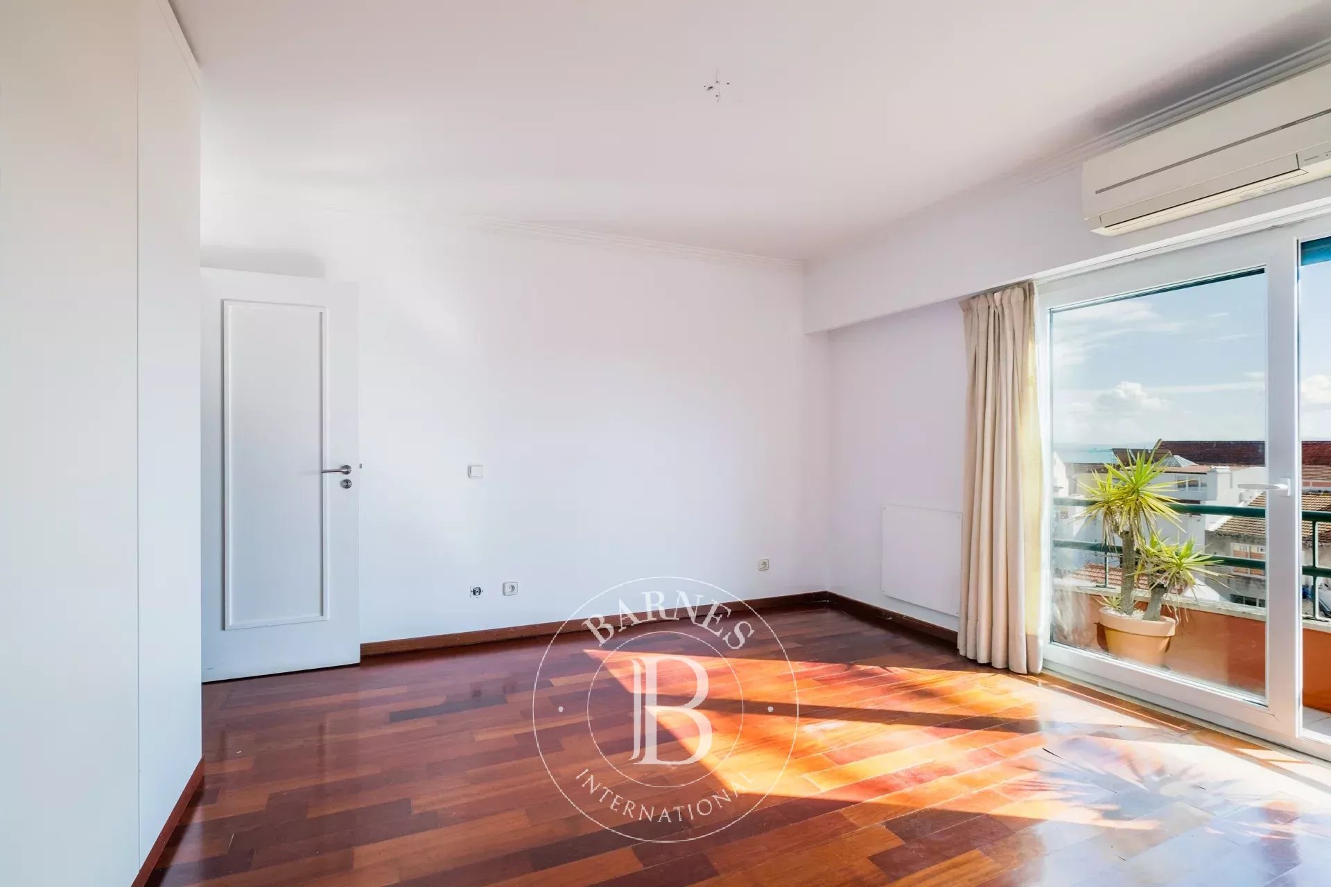 Family house with river view Family house with river view