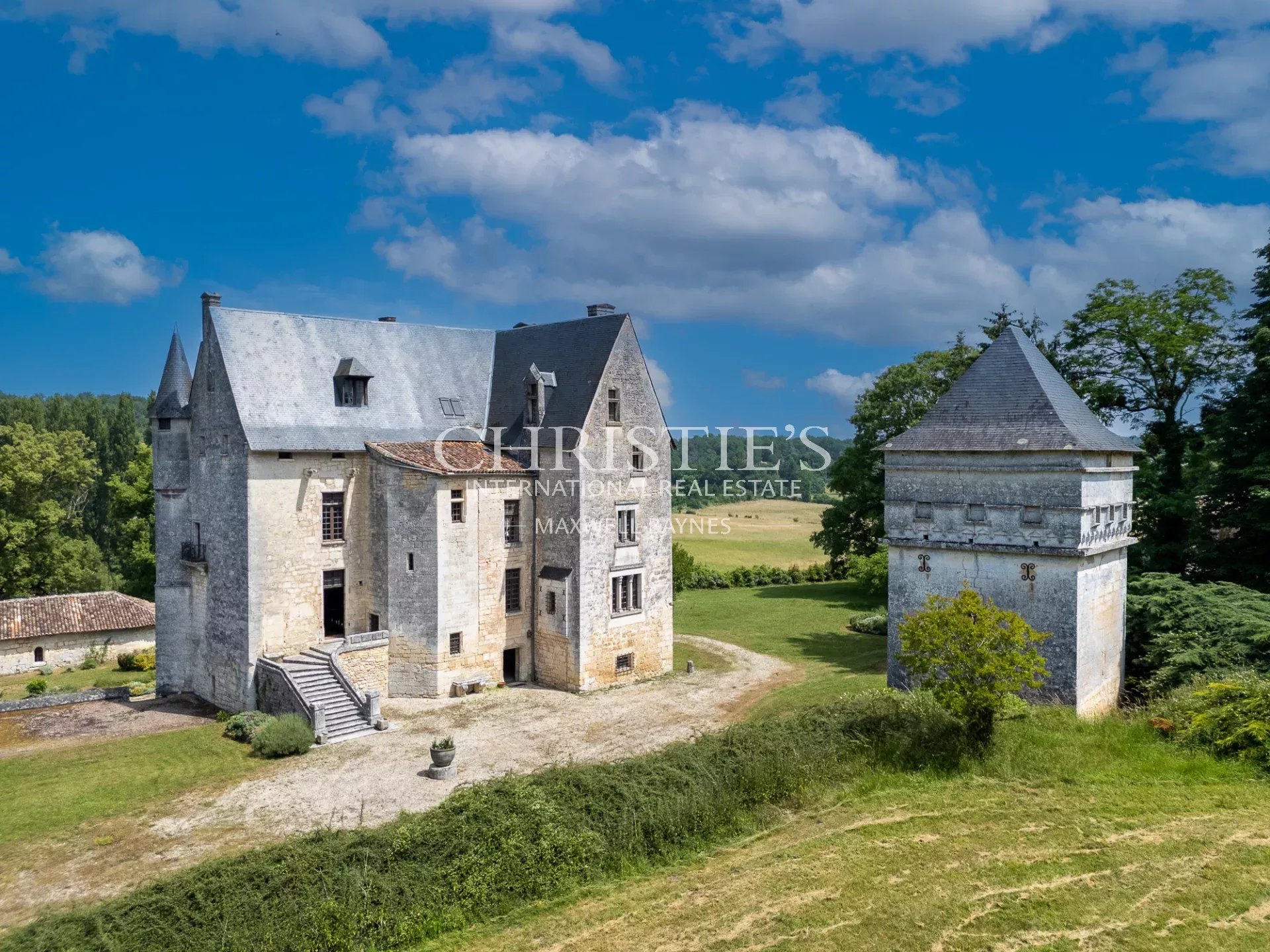 9 Bedroom Chateau's Image 27