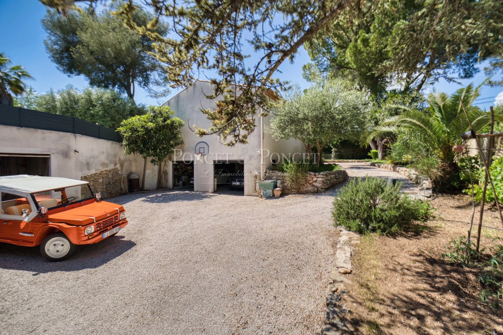 4 Bedroom Villa/Townhouse's Image 8