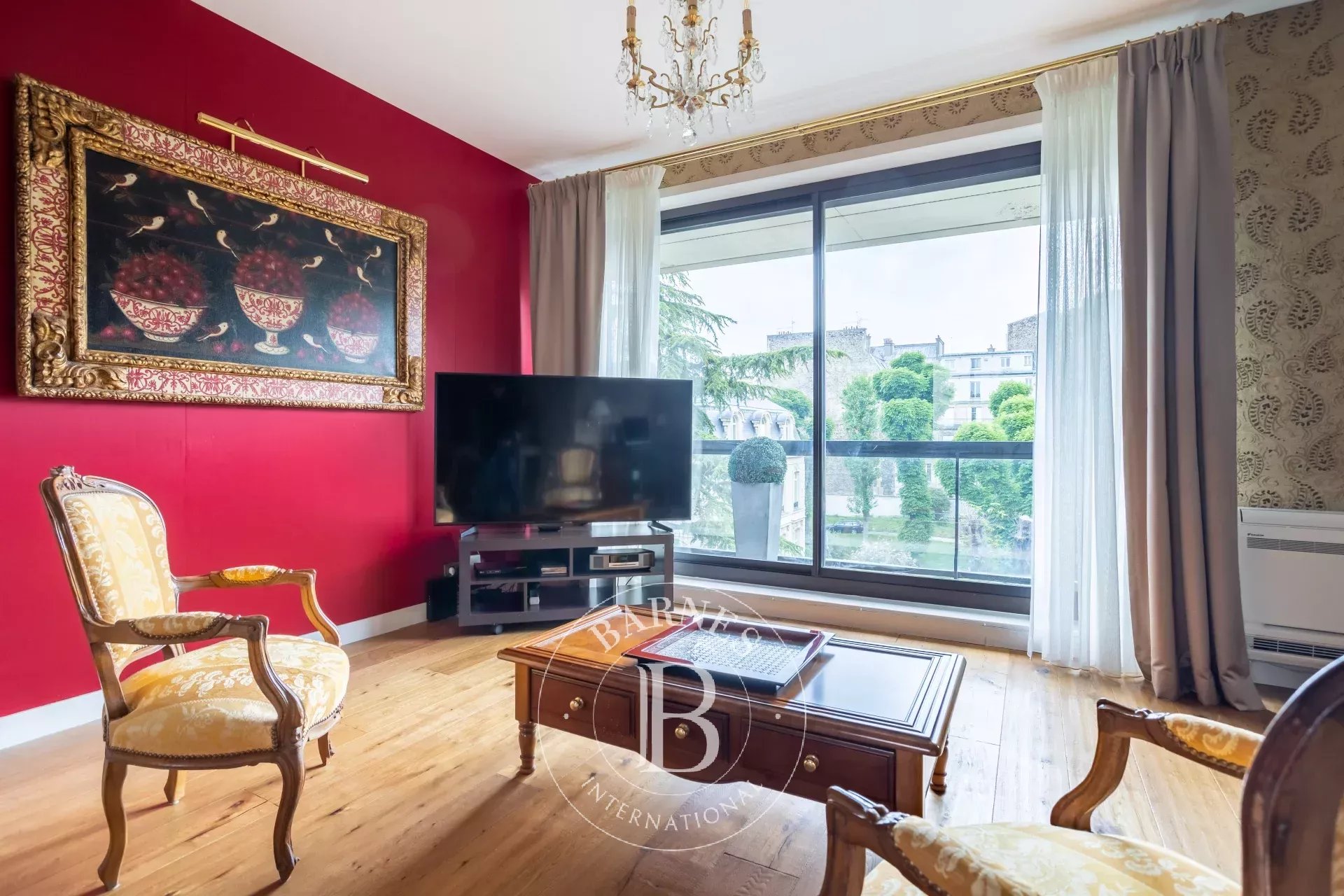 Paris 16 - Avenue Foch - 2 bedrooms - Terrace and unobstructed view - picture 11