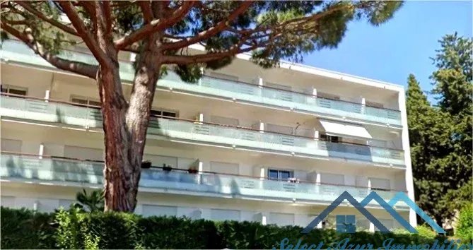 Cannes - Appartement traversant 3/4 pièces de 112 m2 avec terrasse plein Sud
