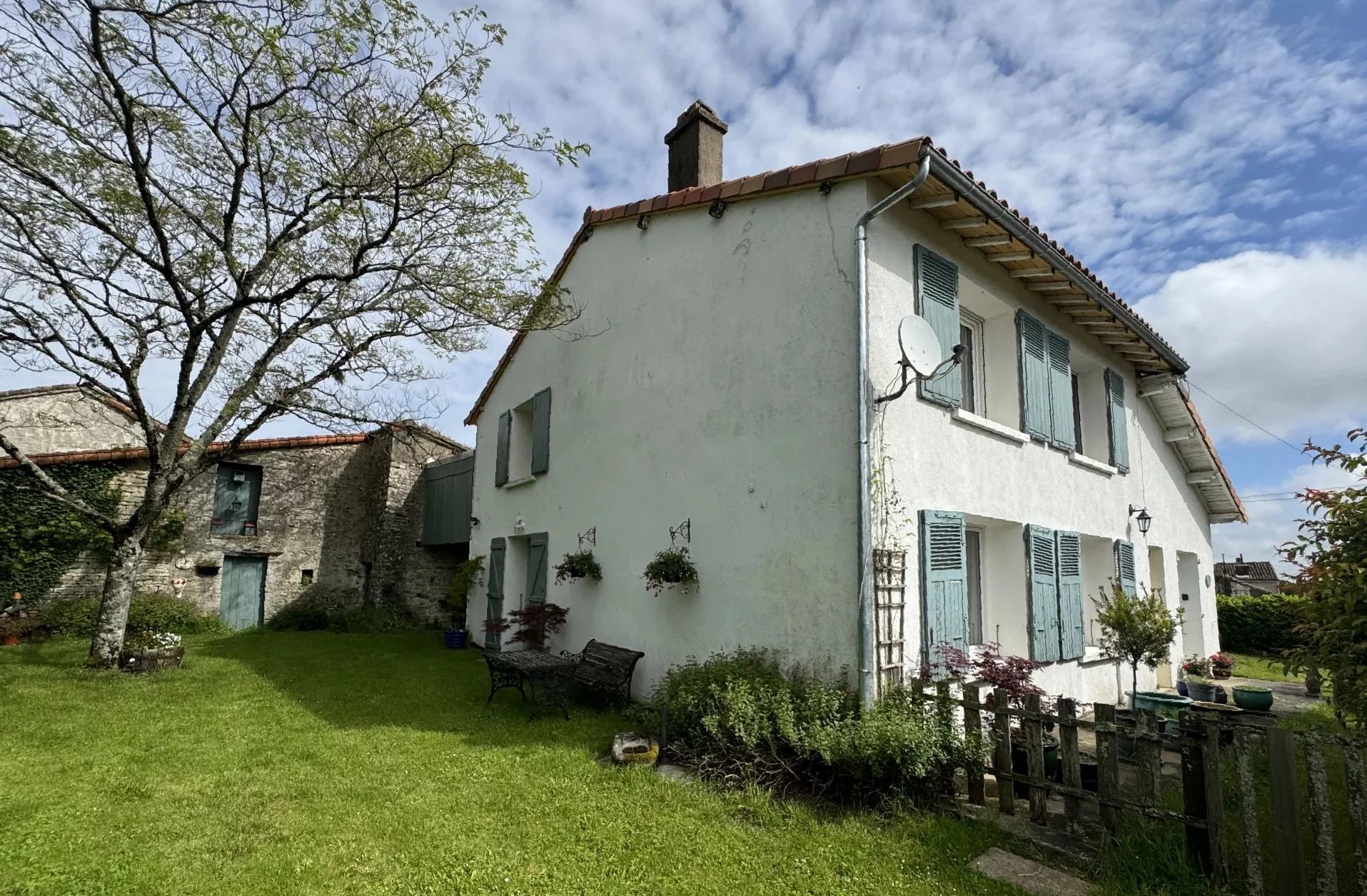 Propriété de caractère de 3 chambres avec dépendances