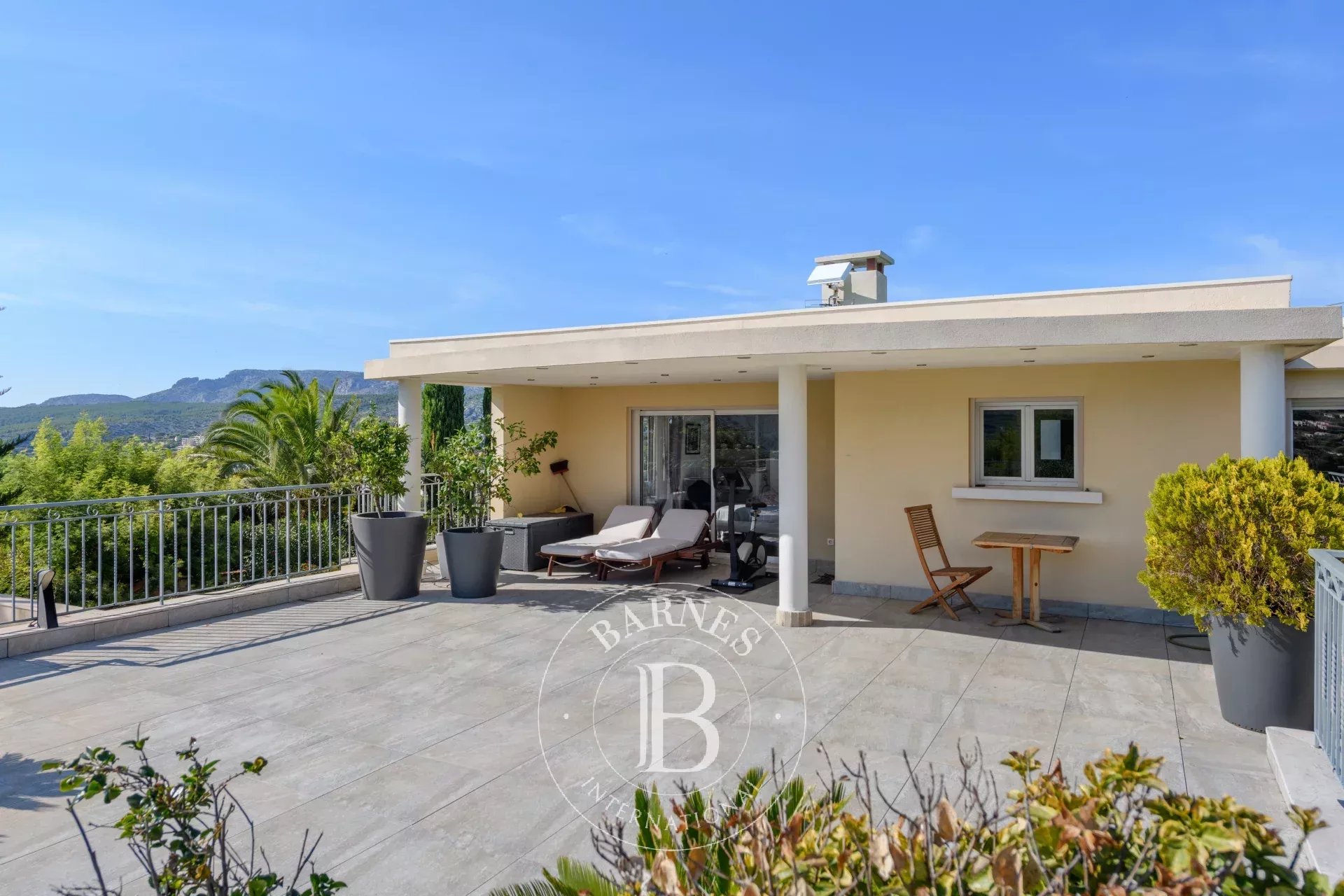 Ev Cassis - picture 10