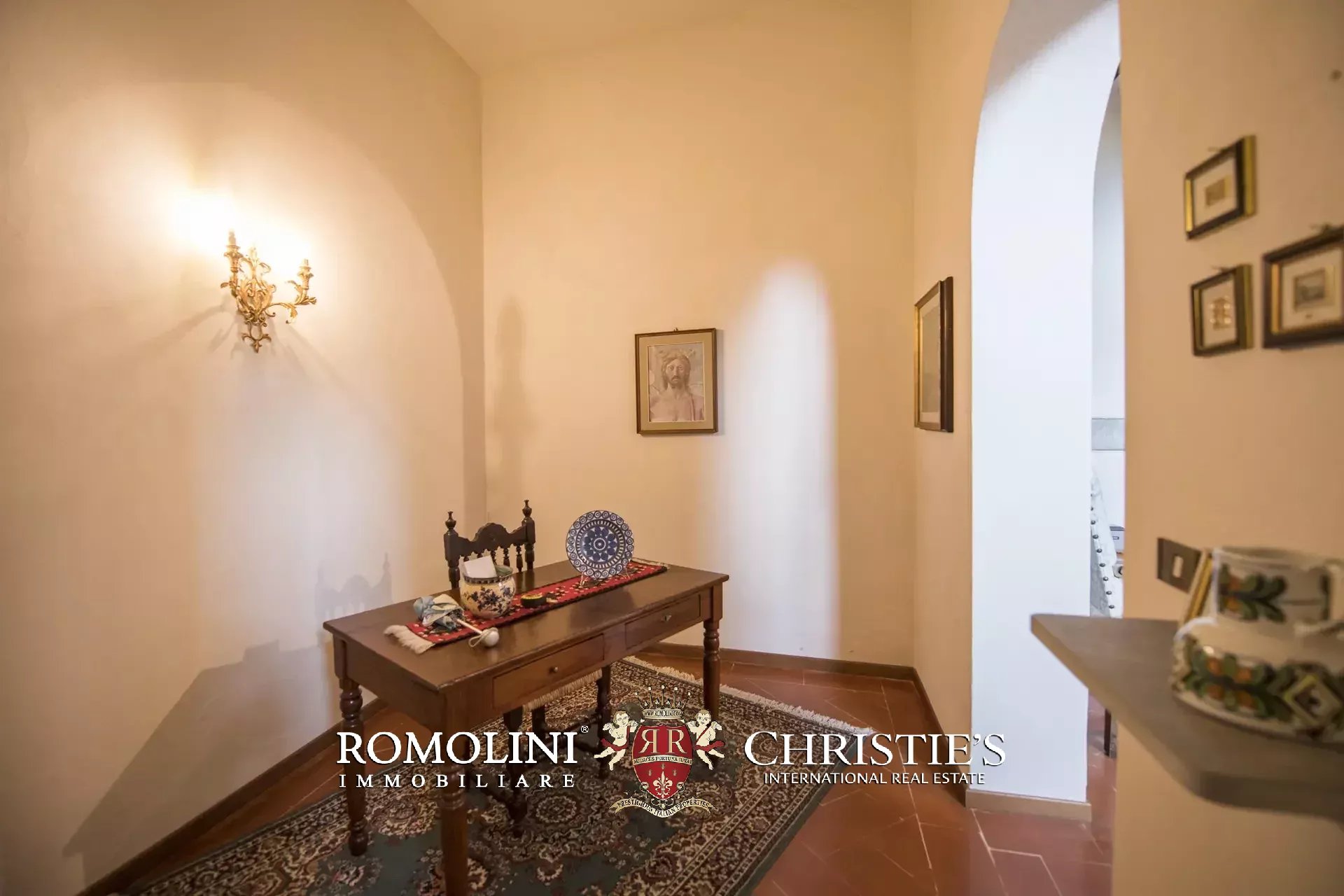 6 Bedroom Villa/Townhouse's Image 26