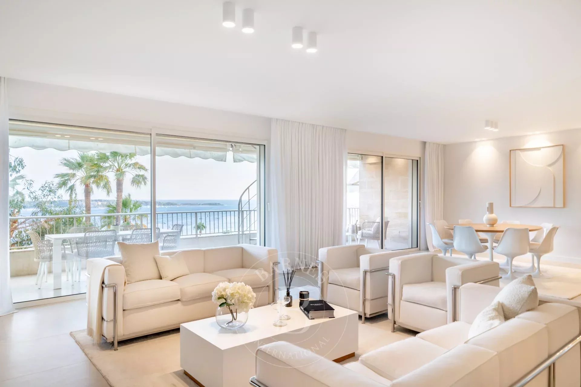 CANNES CALIFORNIE - 3 BEDROOMS - ROOF TERRACE - JACUZZI - PANORAMIC SEA VIEW